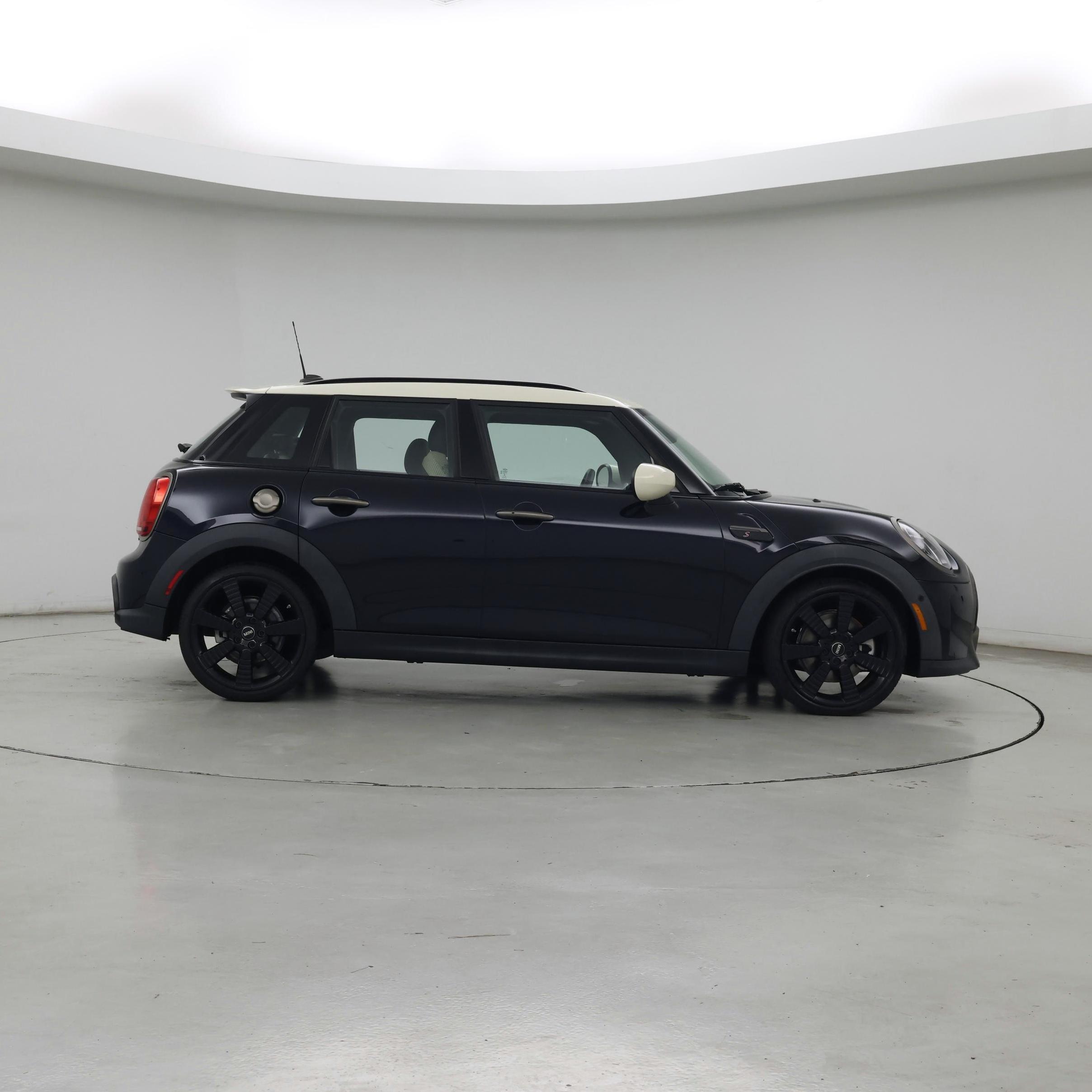 Thumbnail: 2023 MINI Cooper Hardtop - 7
