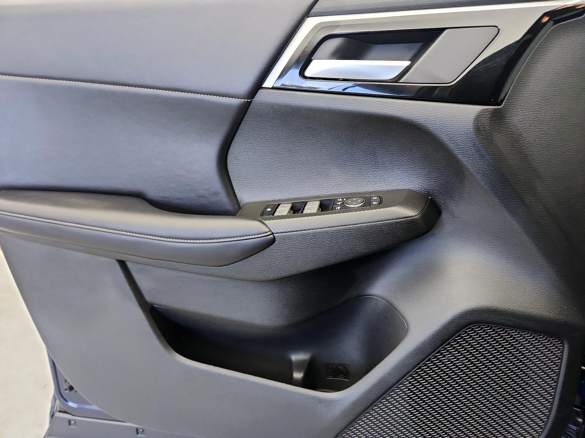 Thumbnail: 2024 Mitsubishi Outlander - 12
