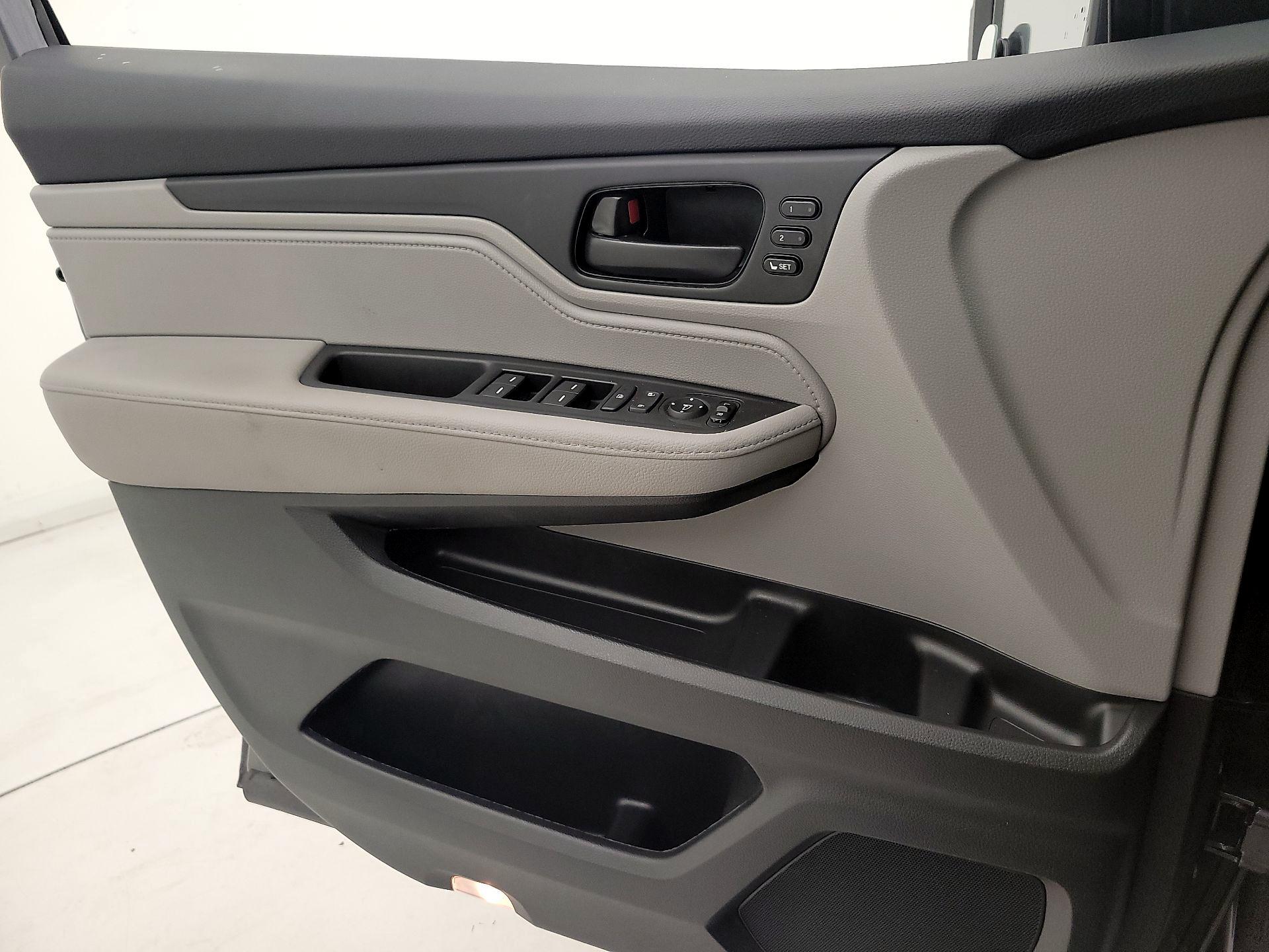 Thumbnail: 2023 Honda Odyssey - 12