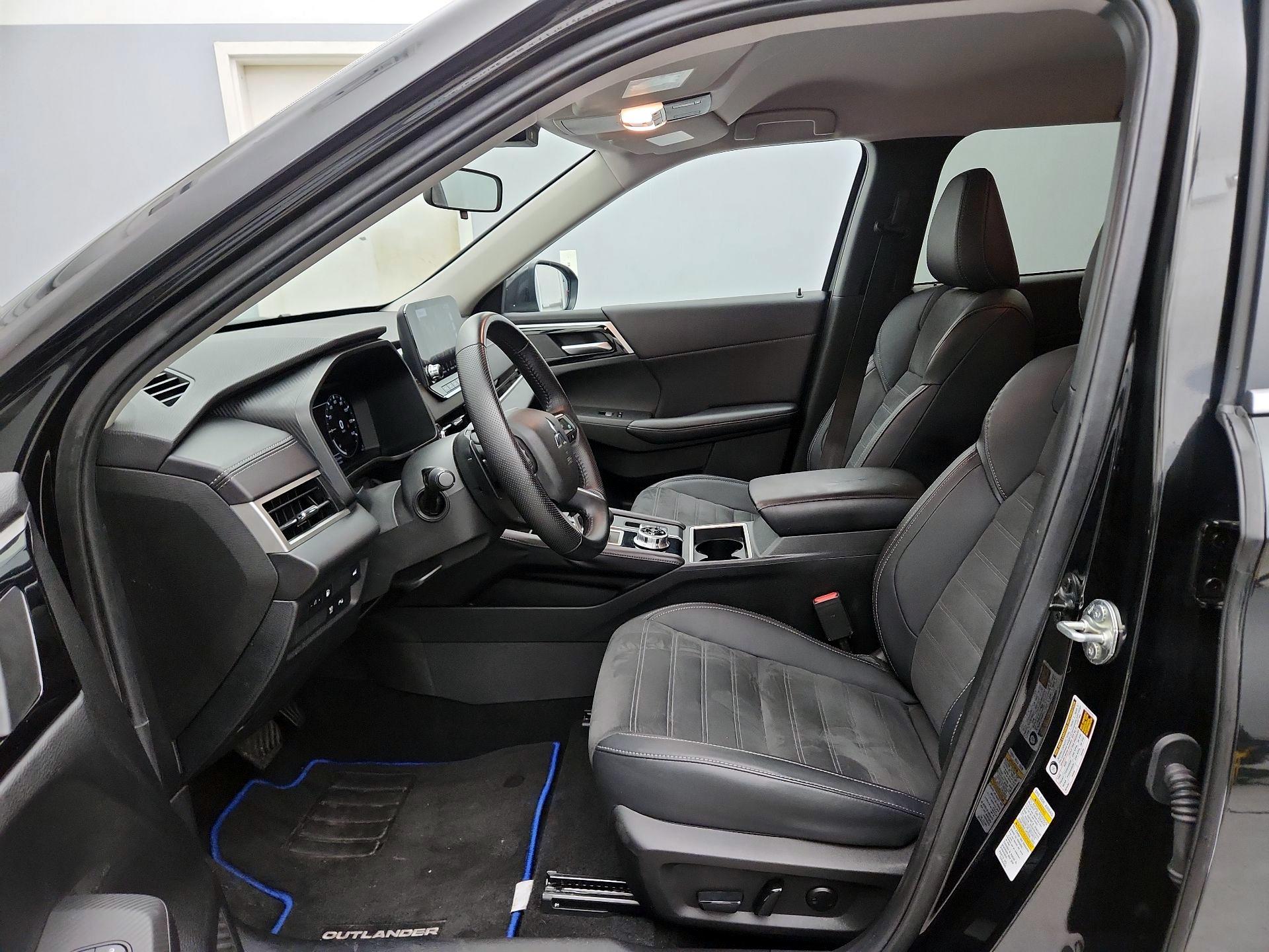 Thumbnail: 2024 Mitsubishi Outlander - 11