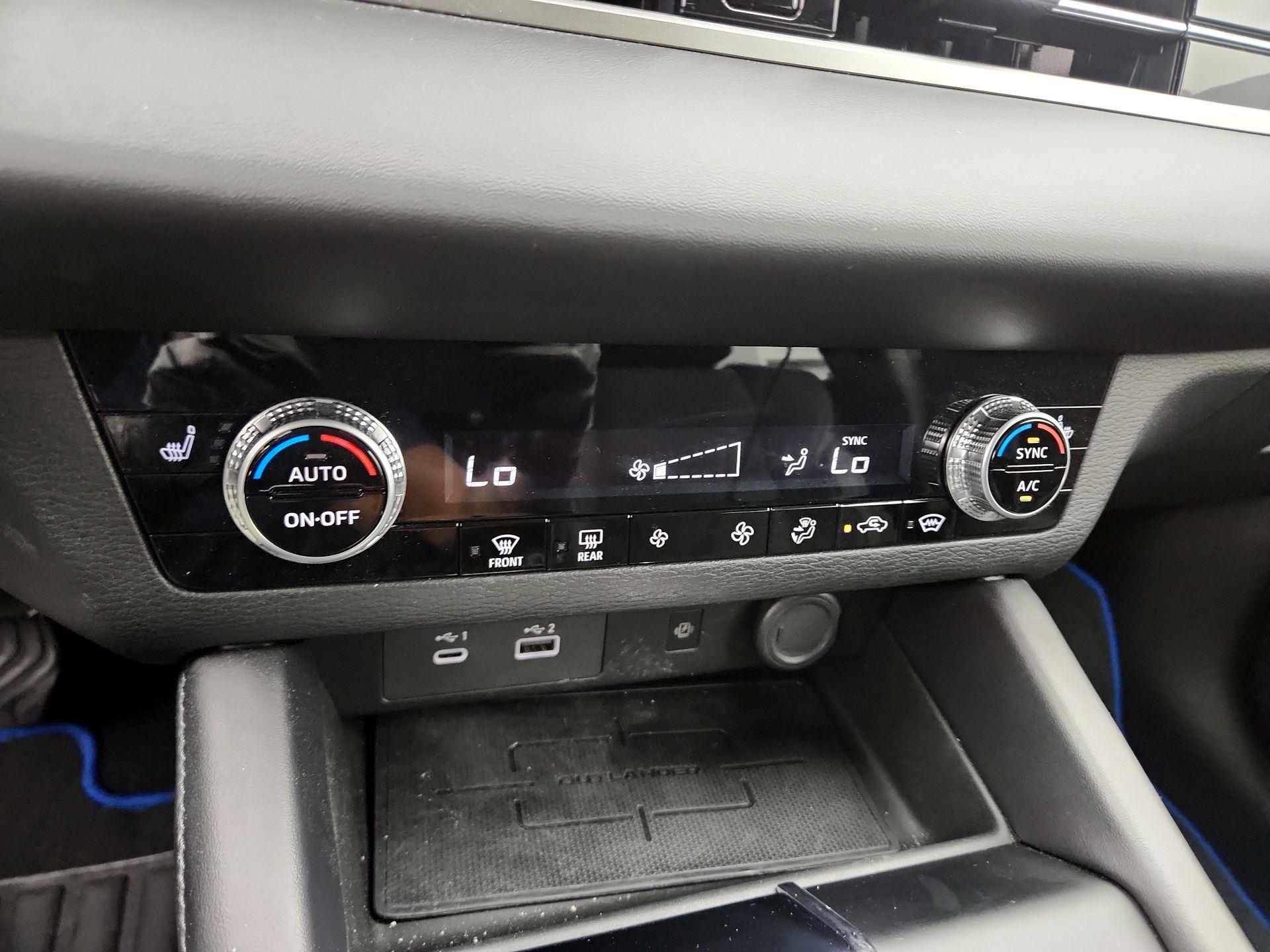 Thumbnail: 2024 Mitsubishi Outlander - 17