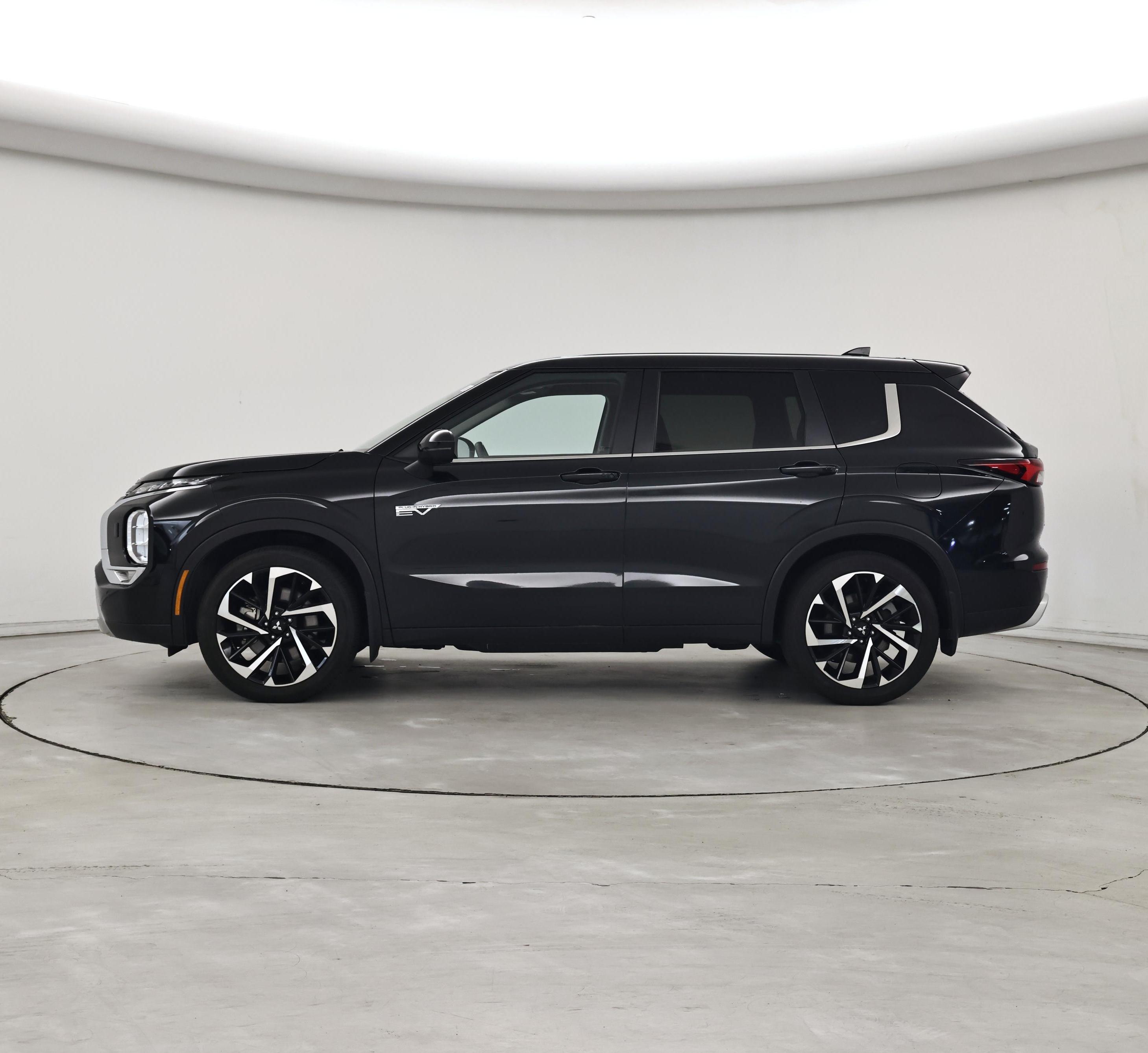 Thumbnail: 2024 Mitsubishi Outlander - 3