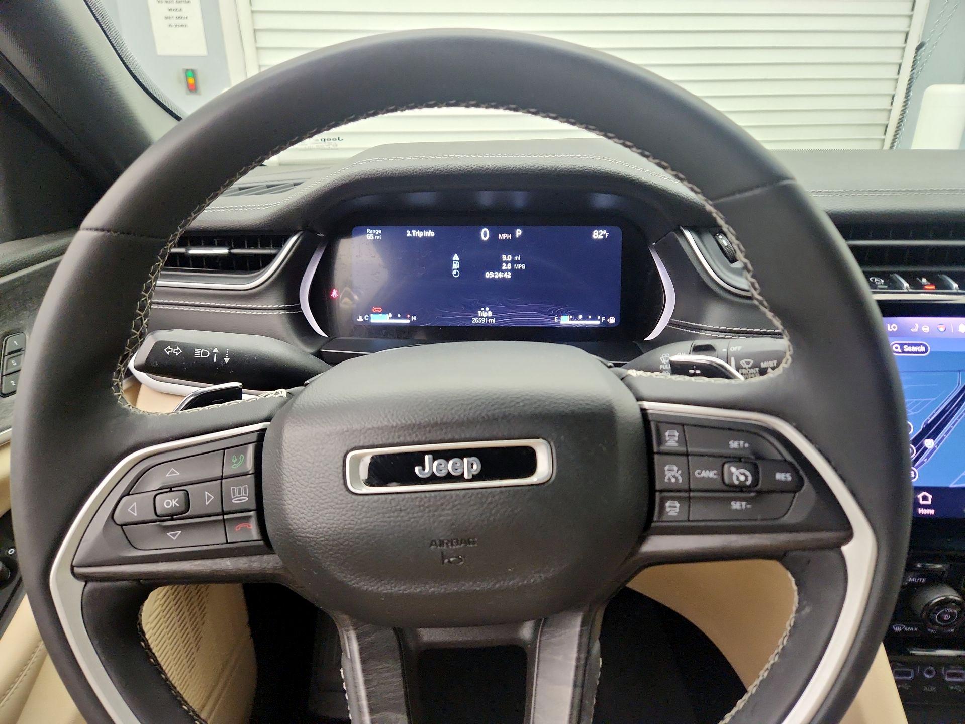 Thumbnail: 2023 Jeep Grand Cherokee - 10
