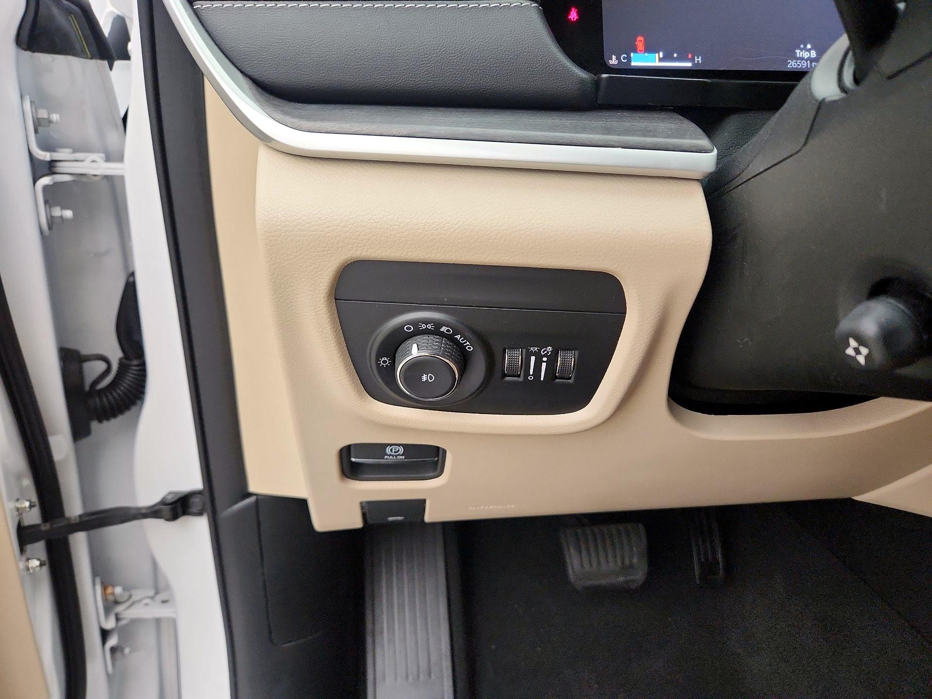 Thumbnail: 2023 Jeep Grand Cherokee - 13
