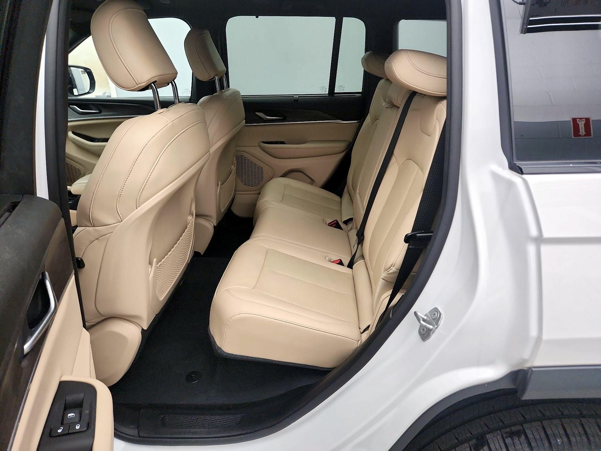 Thumbnail: 2023 Jeep Grand Cherokee - 20
