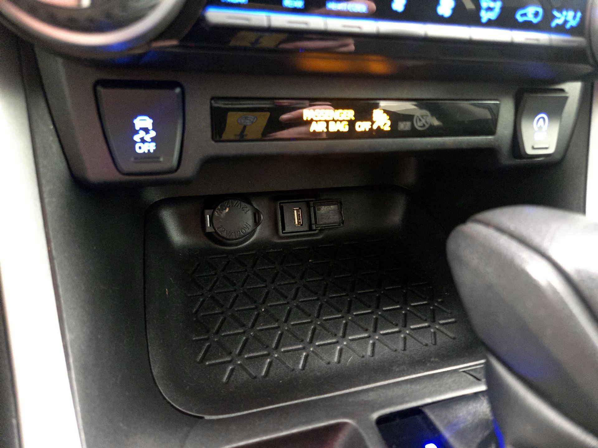 Thumbnail: 2022 Toyota RAV4 - 18