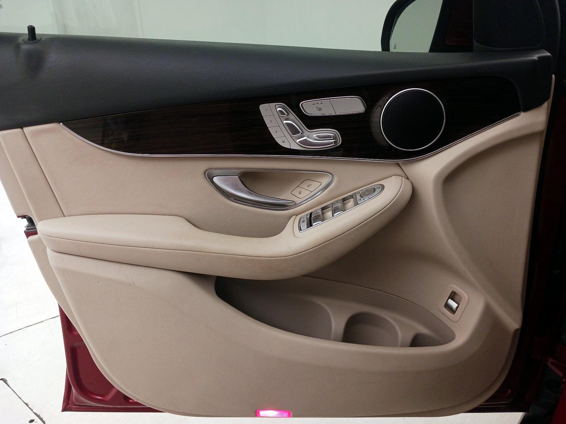 Thumbnail: 2022 Mercedes-Benz GLC - 12