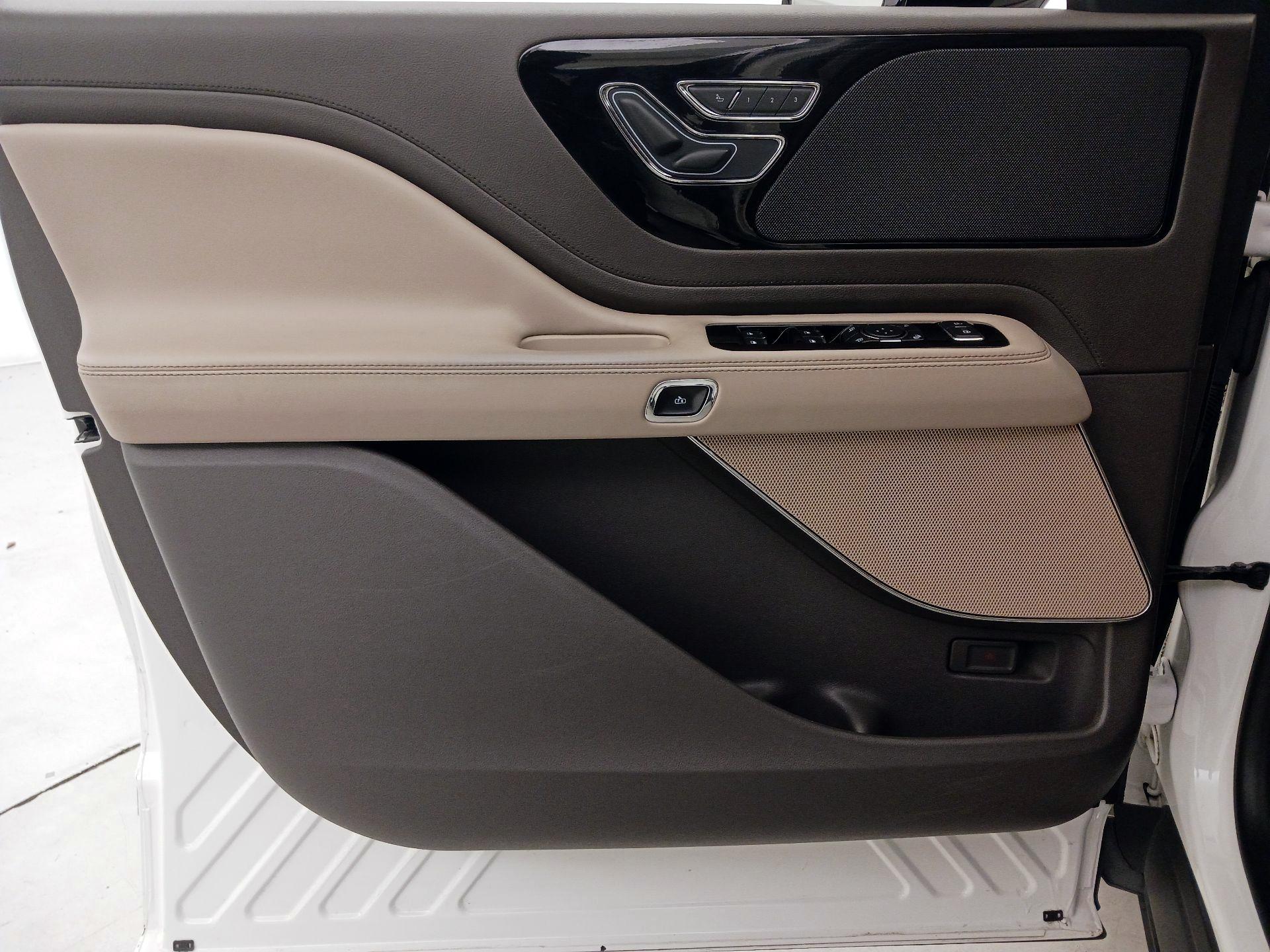 Thumbnail: 2021 Lincoln Aviator - 12