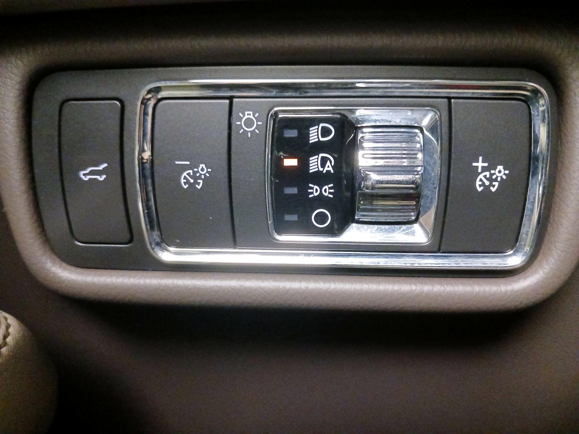 Thumbnail: 2021 Lincoln Aviator - 13