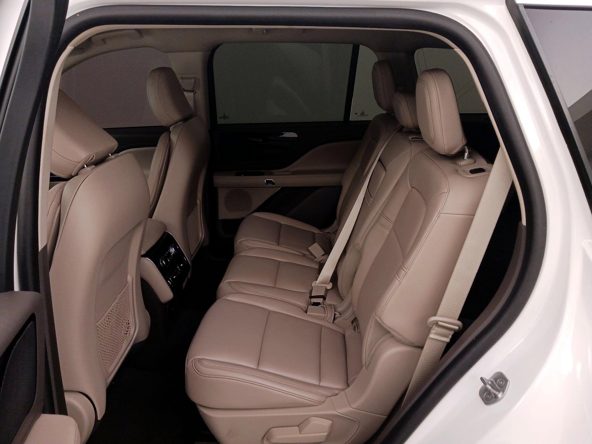Thumbnail: 2021 Lincoln Aviator - 20