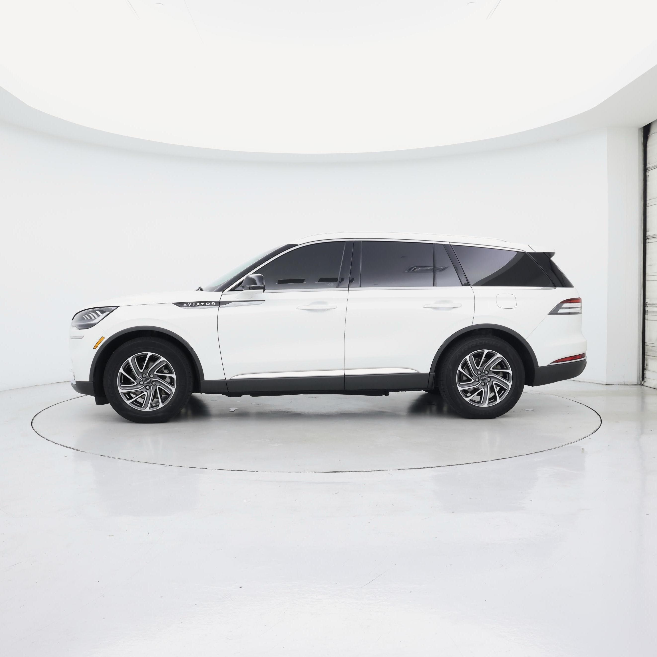 Thumbnail: 2021 Lincoln Aviator - 3