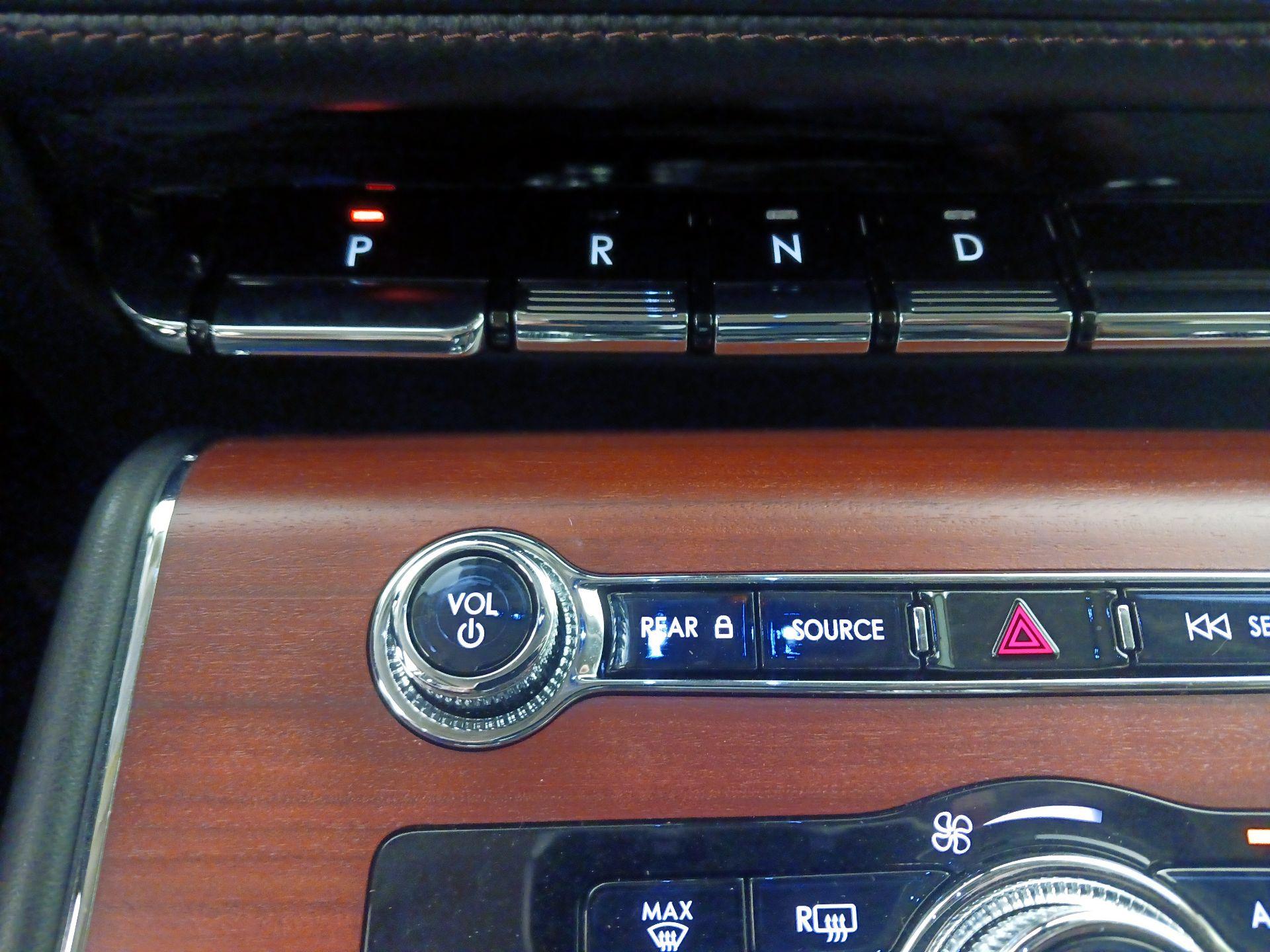 Thumbnail: 2022 Lincoln Aviator - 18
