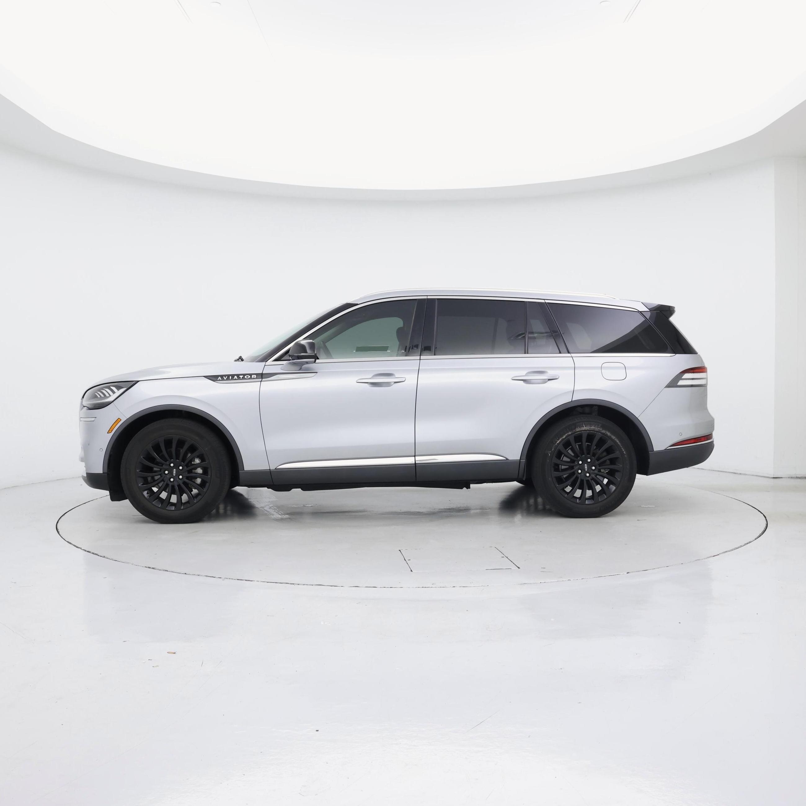 Thumbnail: 2022 Lincoln Aviator - 3