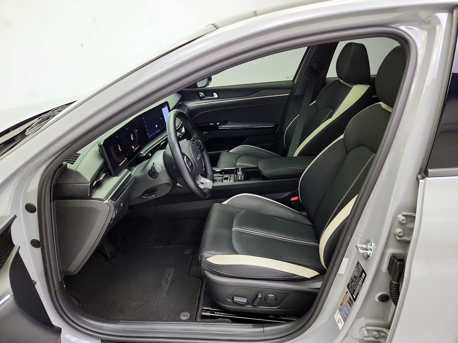 2025 Kia K5 GT-Line - Photo 12