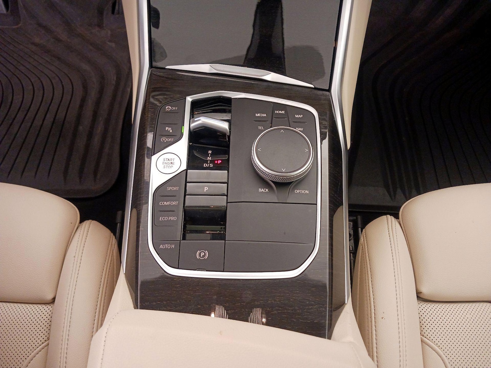 2024 BMW 3 Series 330i - Photo 19