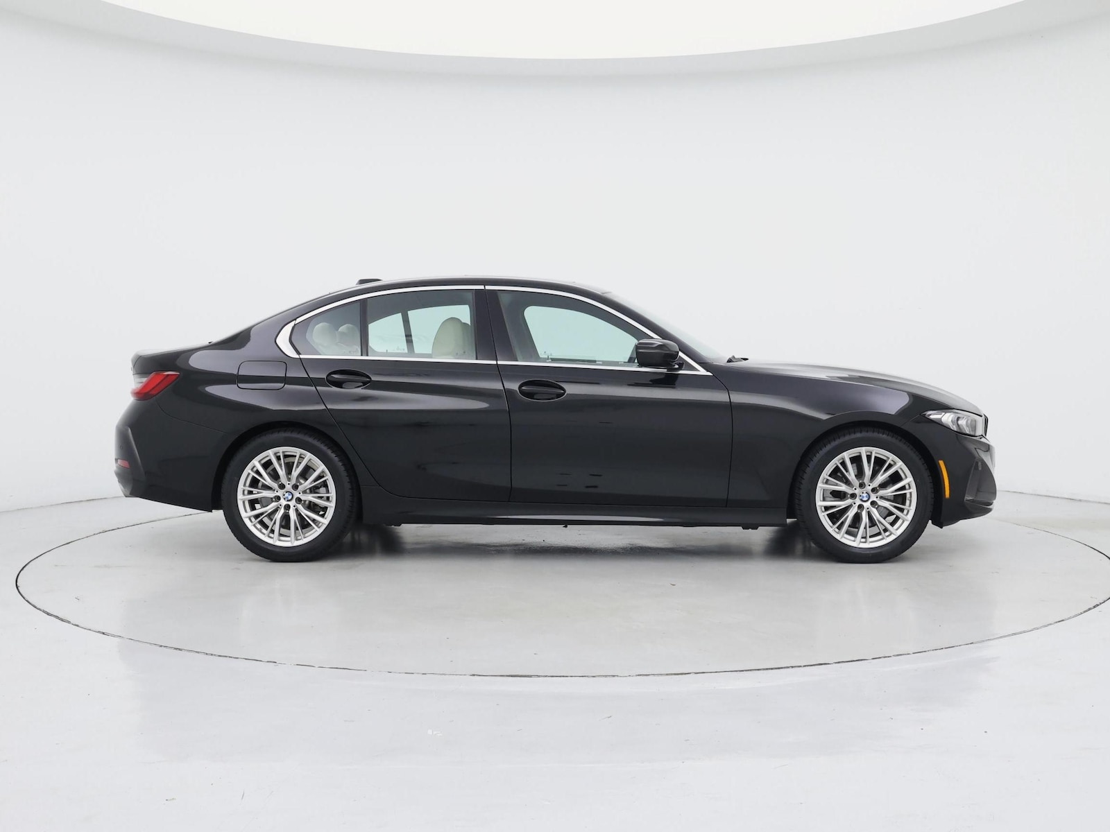 2024 BMW 3 Series 330i - Photo 8