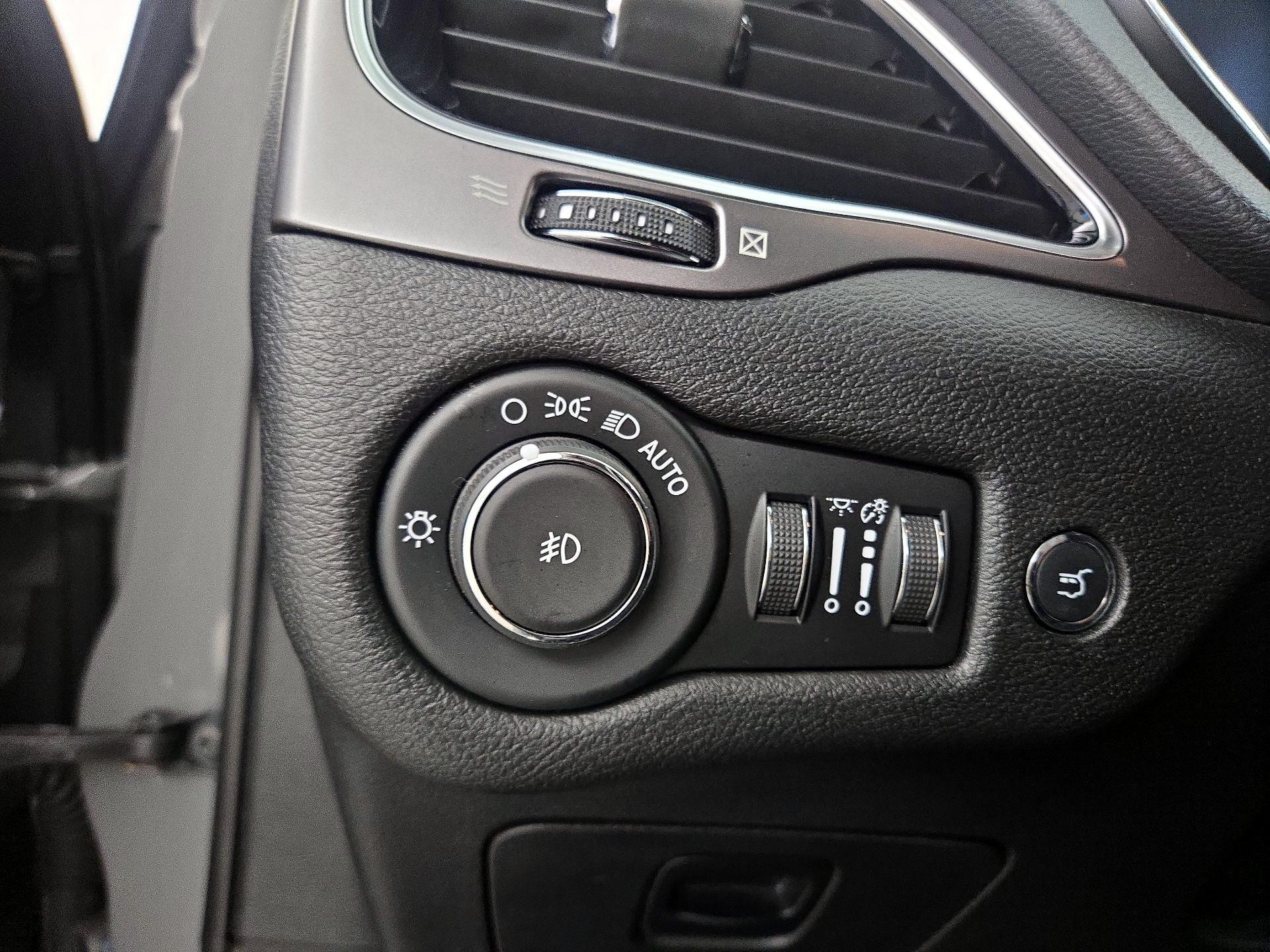 Thumbnail: 2019 Jeep Cherokee - 13