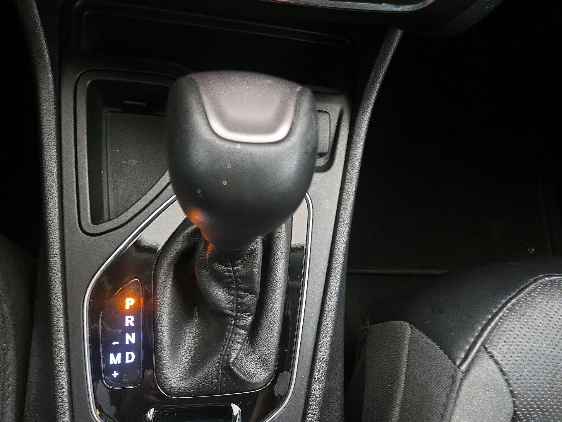 Thumbnail: 2019 Jeep Cherokee - 17