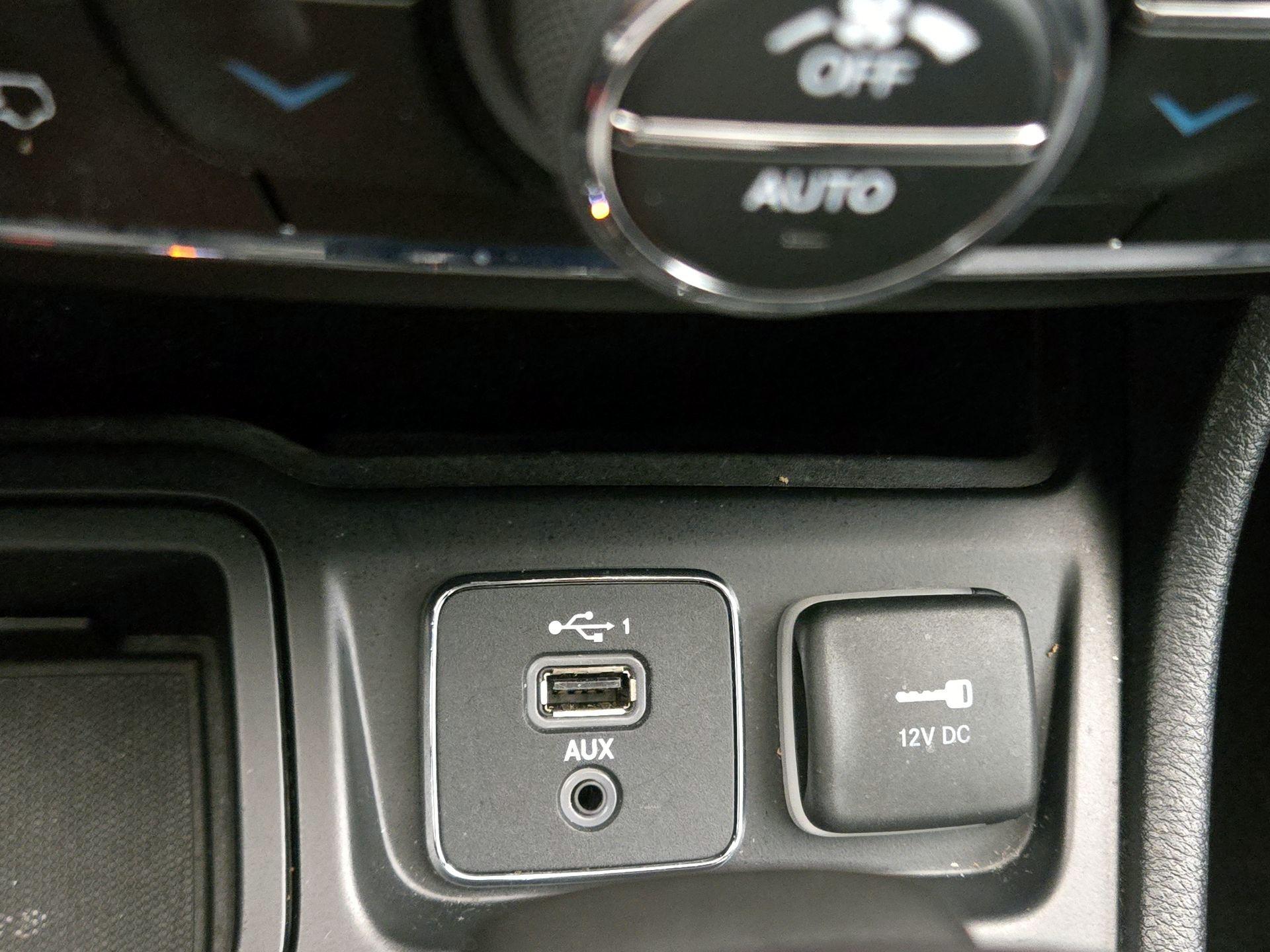 Thumbnail: 2019 Jeep Cherokee - 18