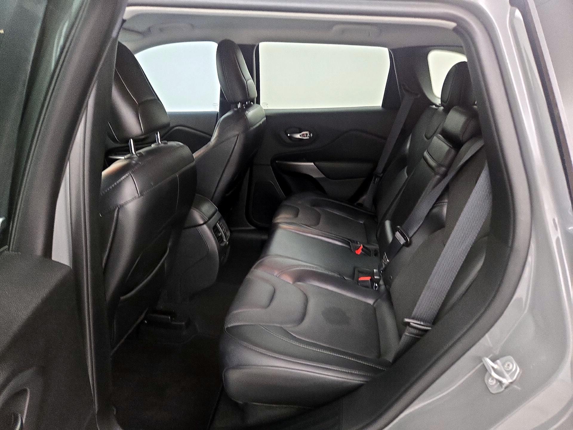 Thumbnail: 2019 Jeep Cherokee - 19