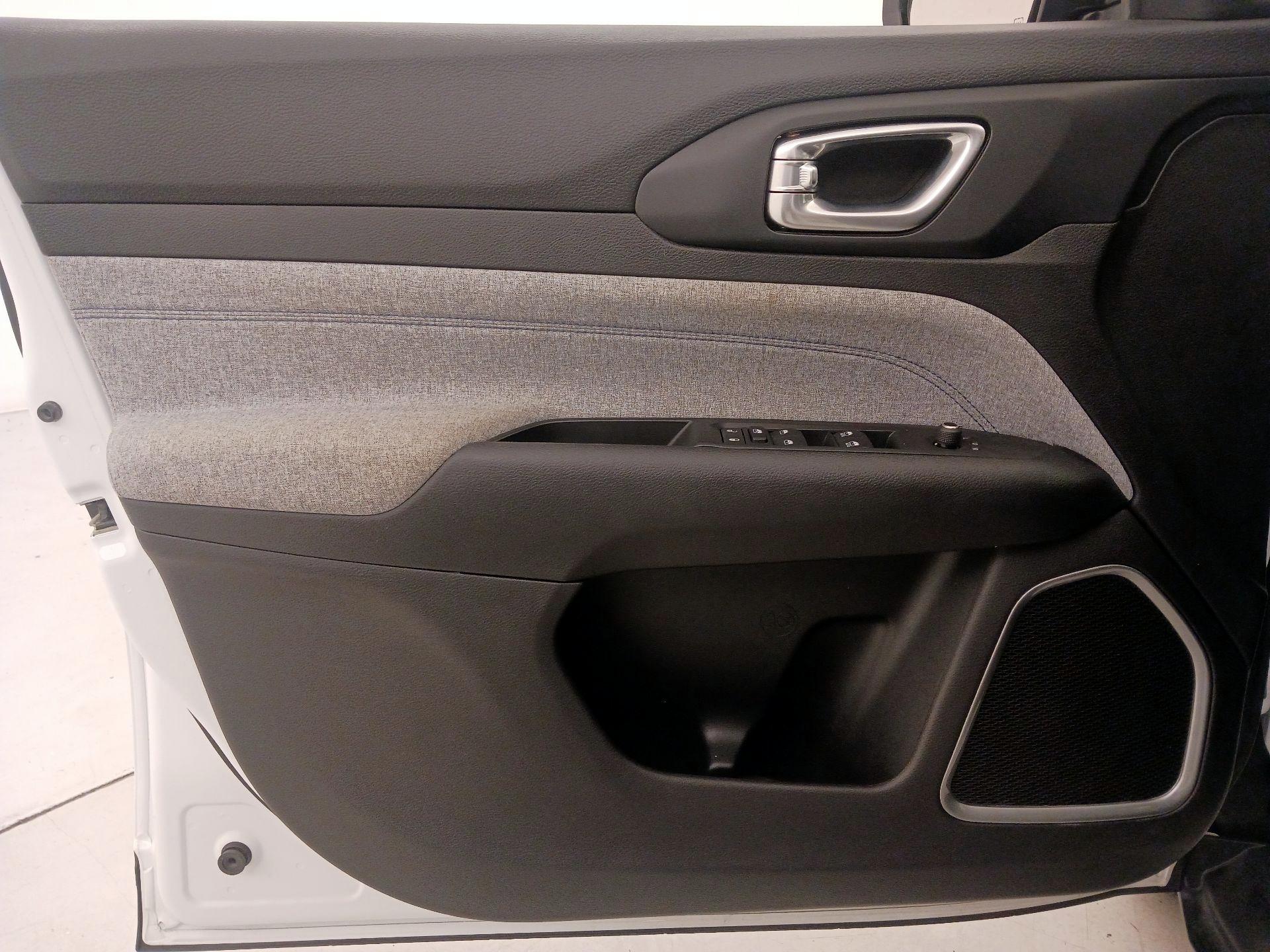 Thumbnail: 2022 Jeep Compass - 12