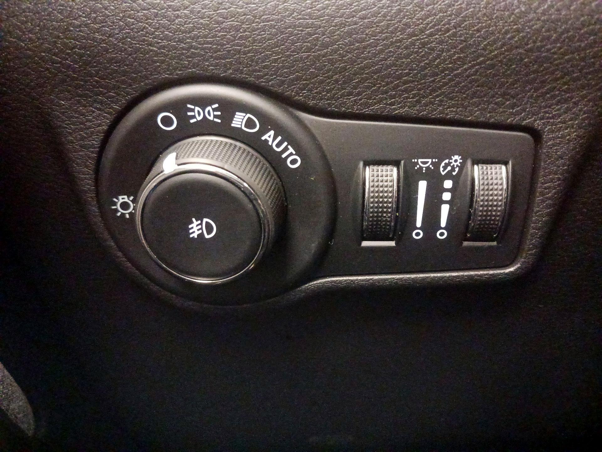 Thumbnail: 2022 Jeep Compass - 13