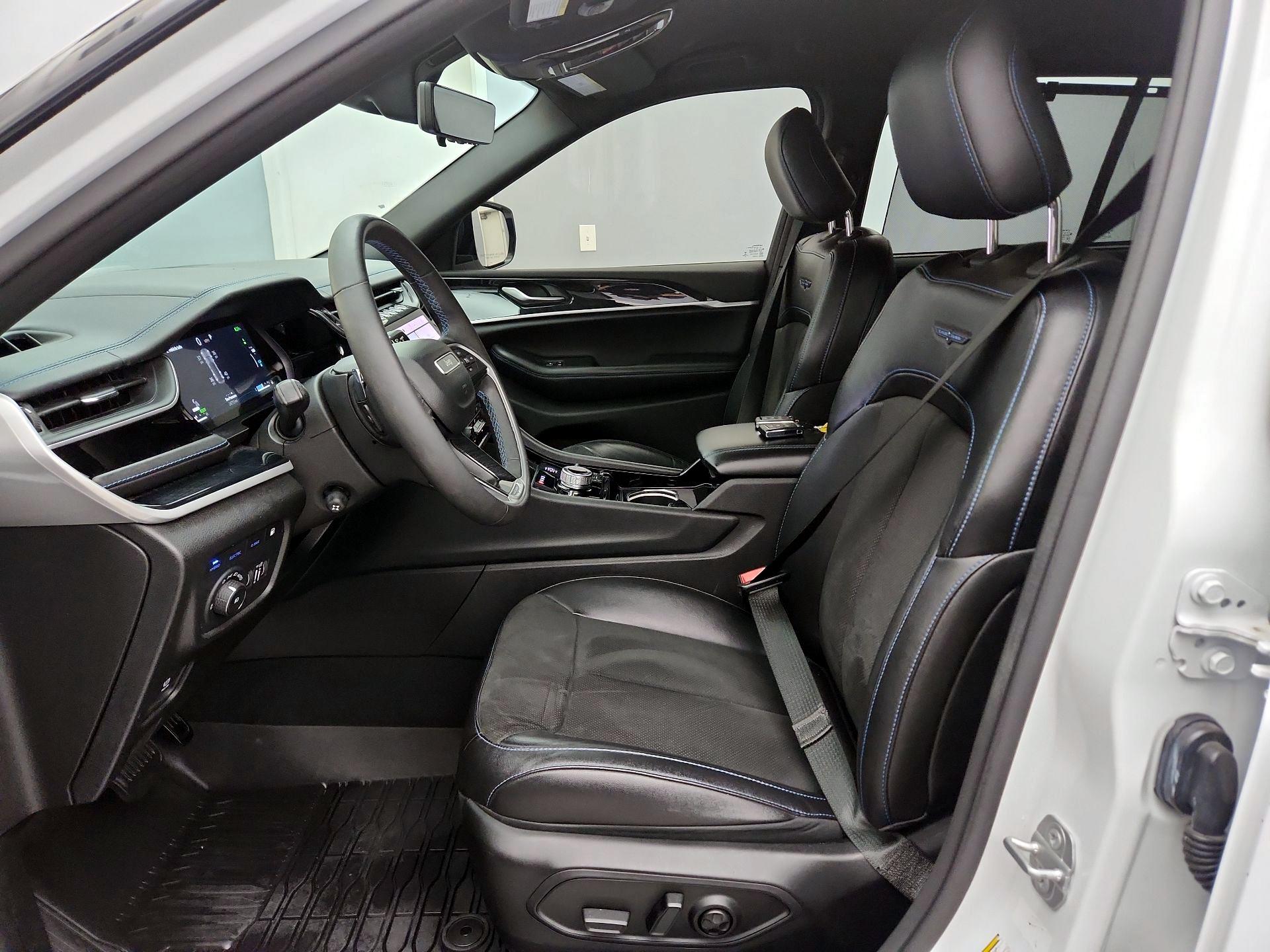 Thumbnail: 2022 Jeep Grand Cherokee - 11