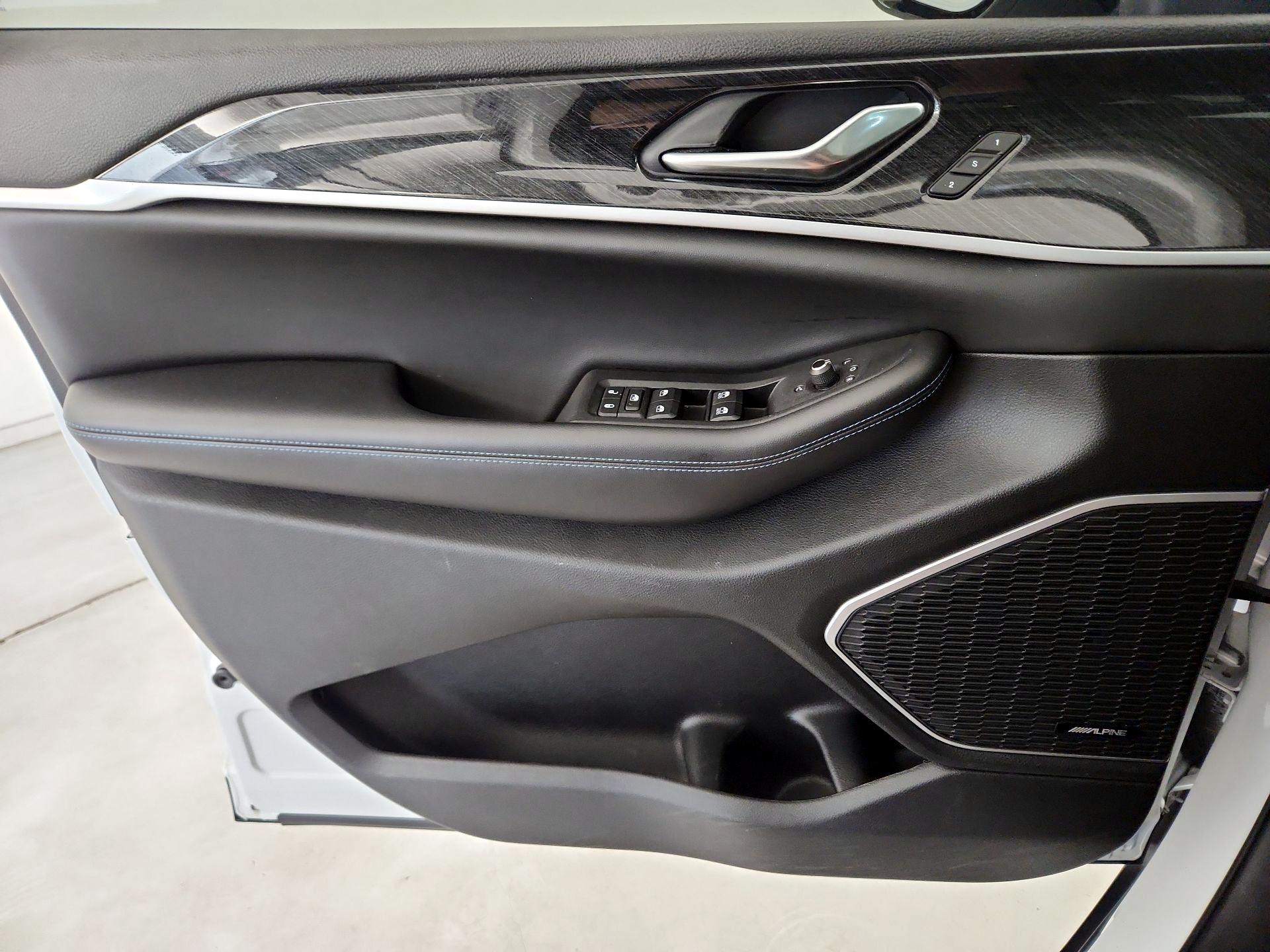 Thumbnail: 2022 Jeep Grand Cherokee - 12