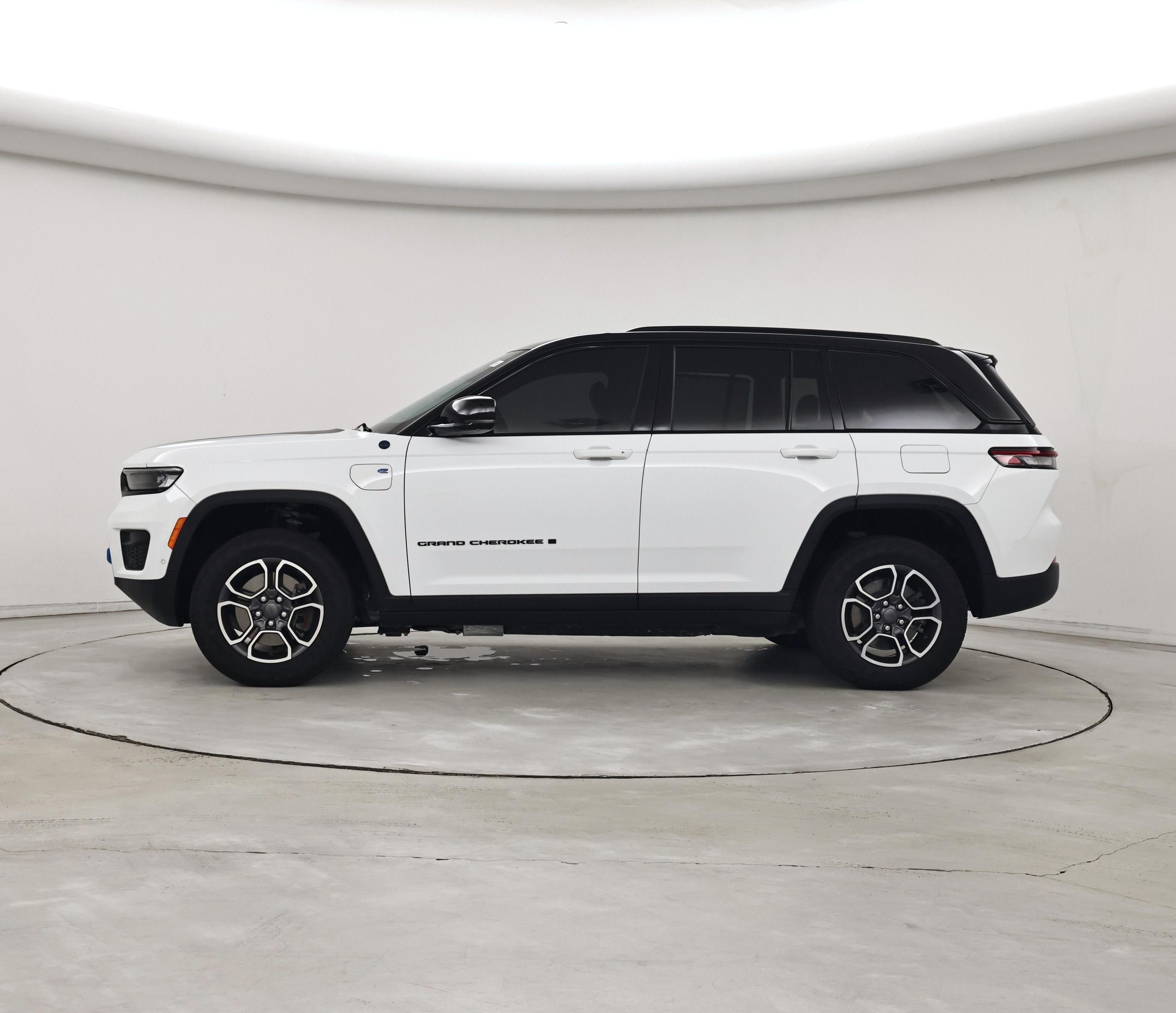 Thumbnail: 2022 Jeep Grand Cherokee - 3