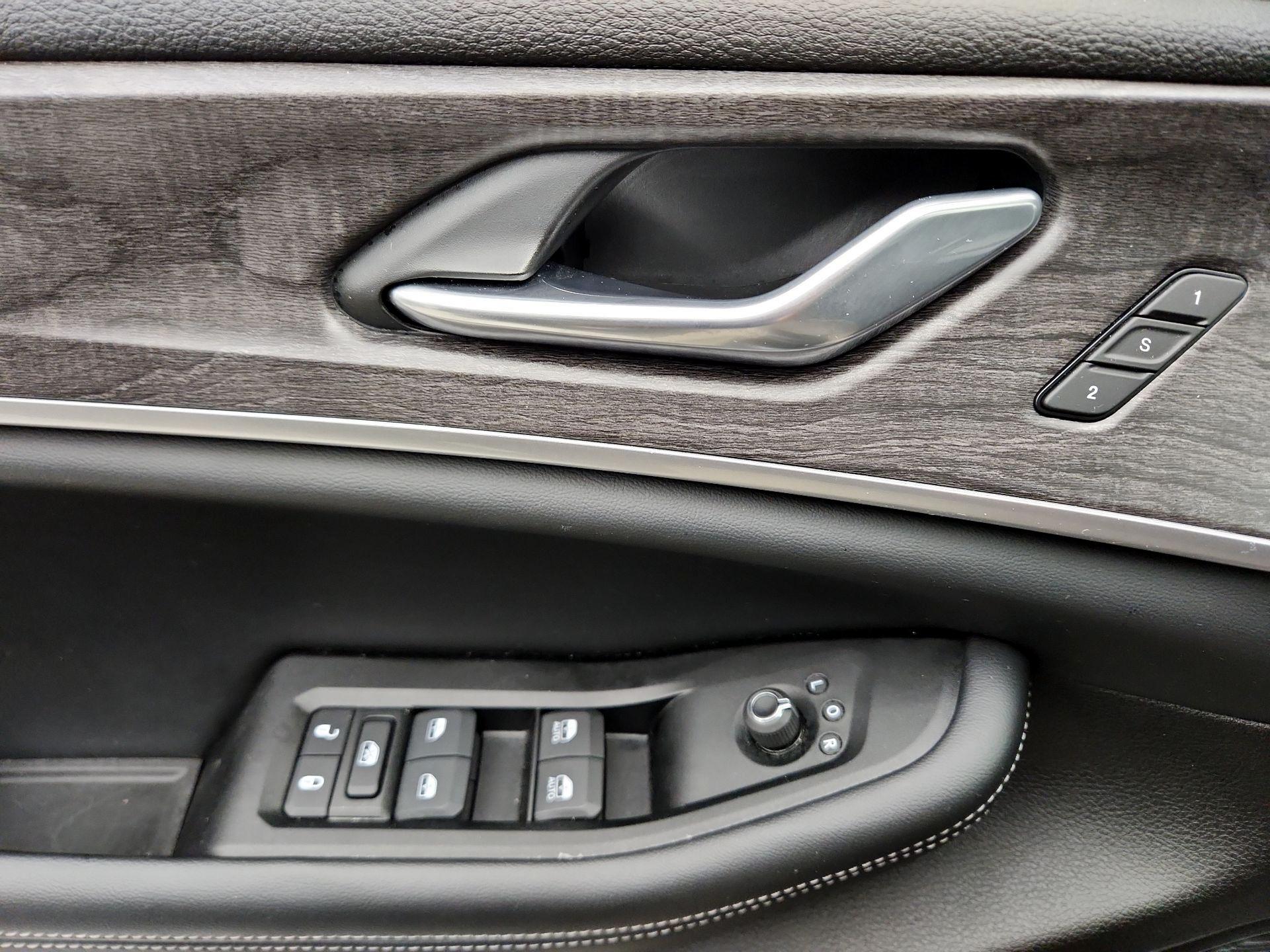 Thumbnail: 2024 Jeep Grand Cherokee - 12