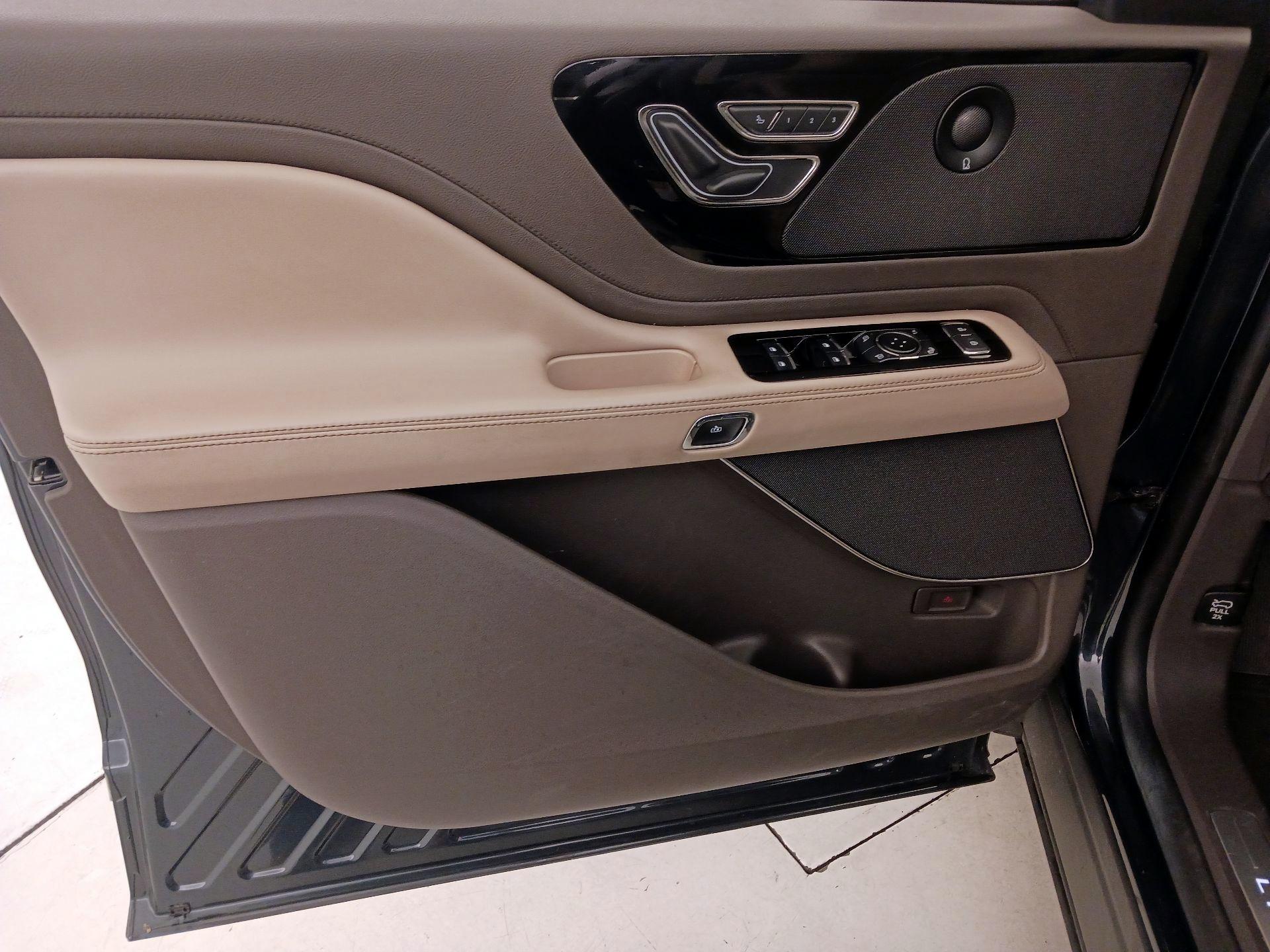 Thumbnail: 2023 Lincoln Aviator - 12