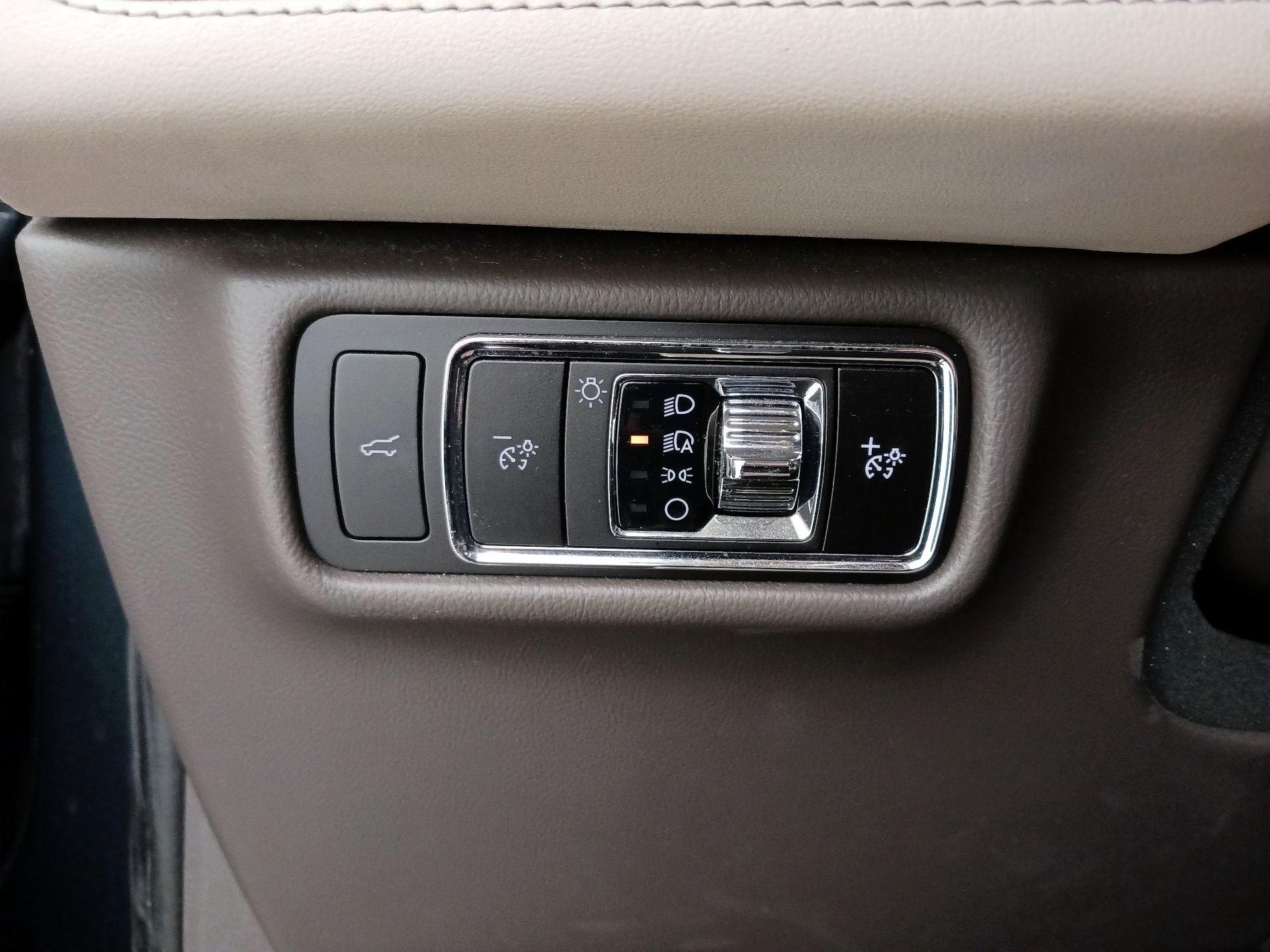 Thumbnail: 2023 Lincoln Aviator - 13