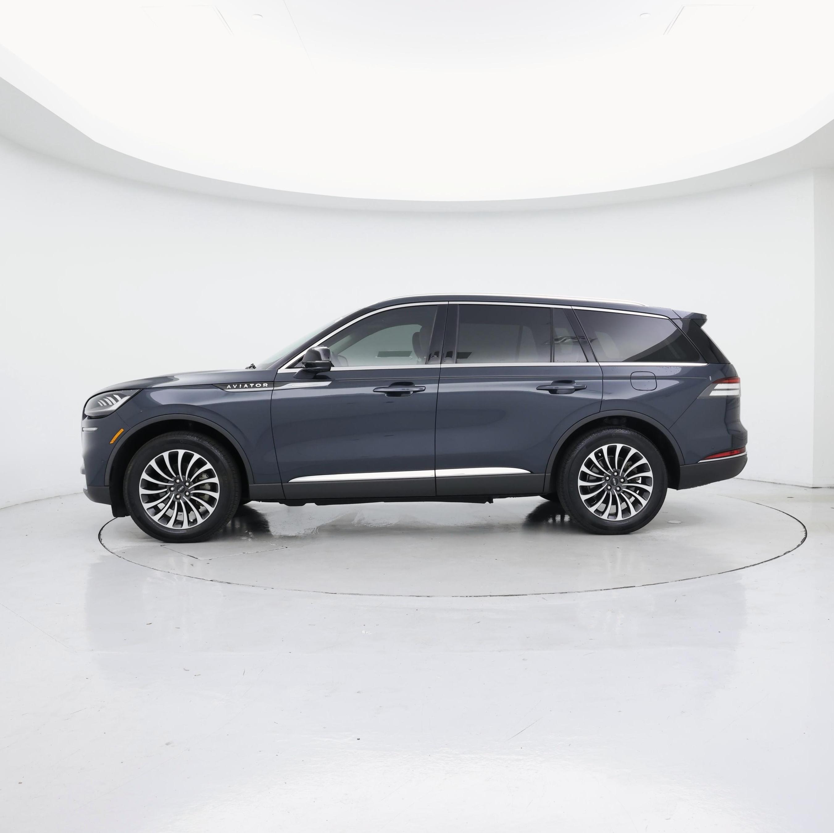 Thumbnail: 2023 Lincoln Aviator - 3