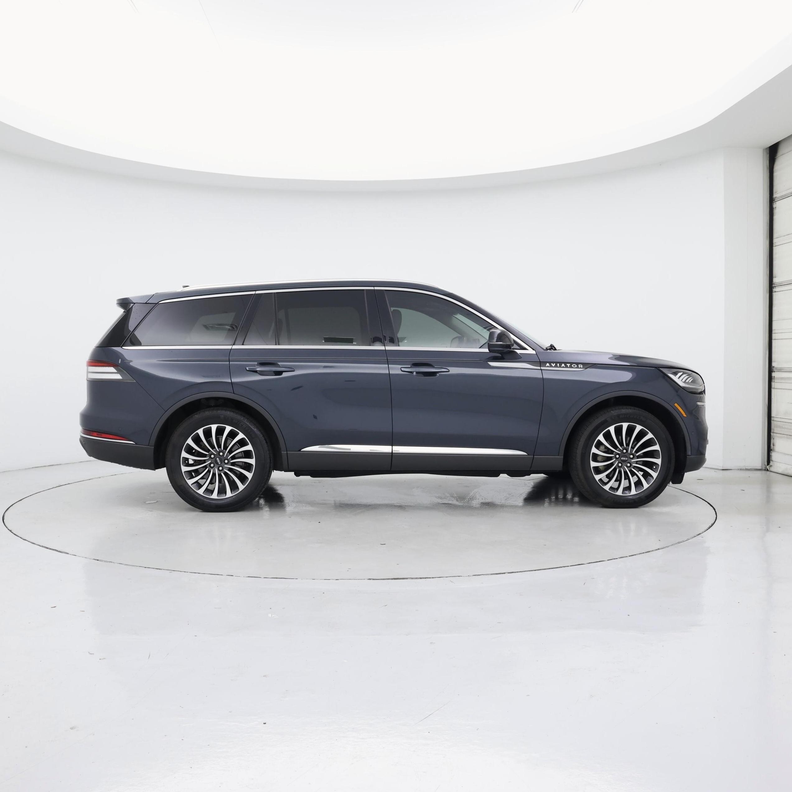 Thumbnail: 2023 Lincoln Aviator - 7
