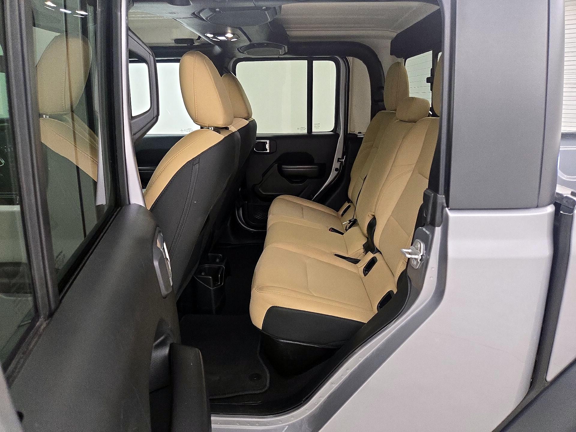 Thumbnail: 2020 Jeep Gladiator - 19