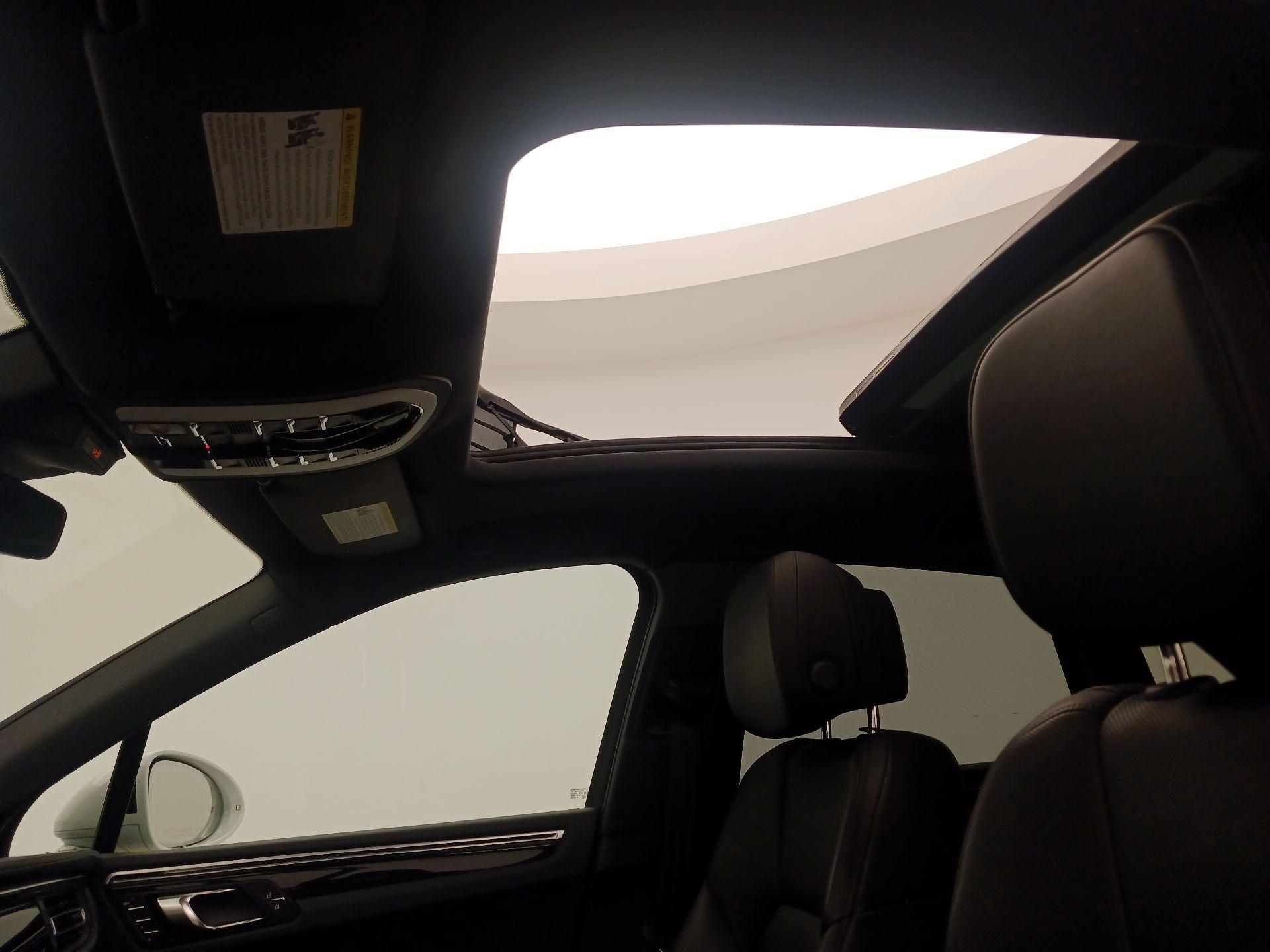 Thumbnail: 2022 Porsche Macan - 19
