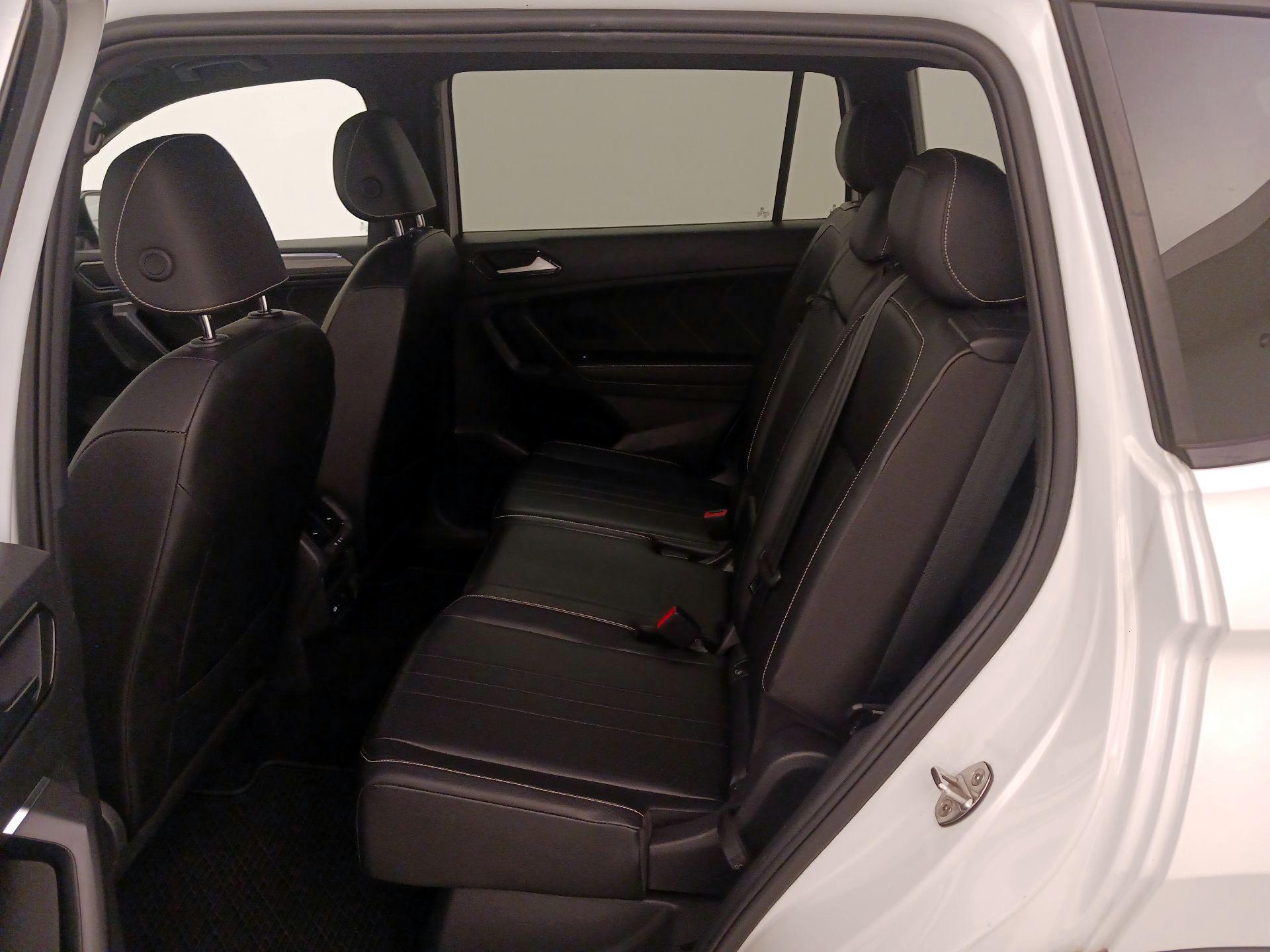 Thumbnail: 2022 Volkswagen Tiguan - 20