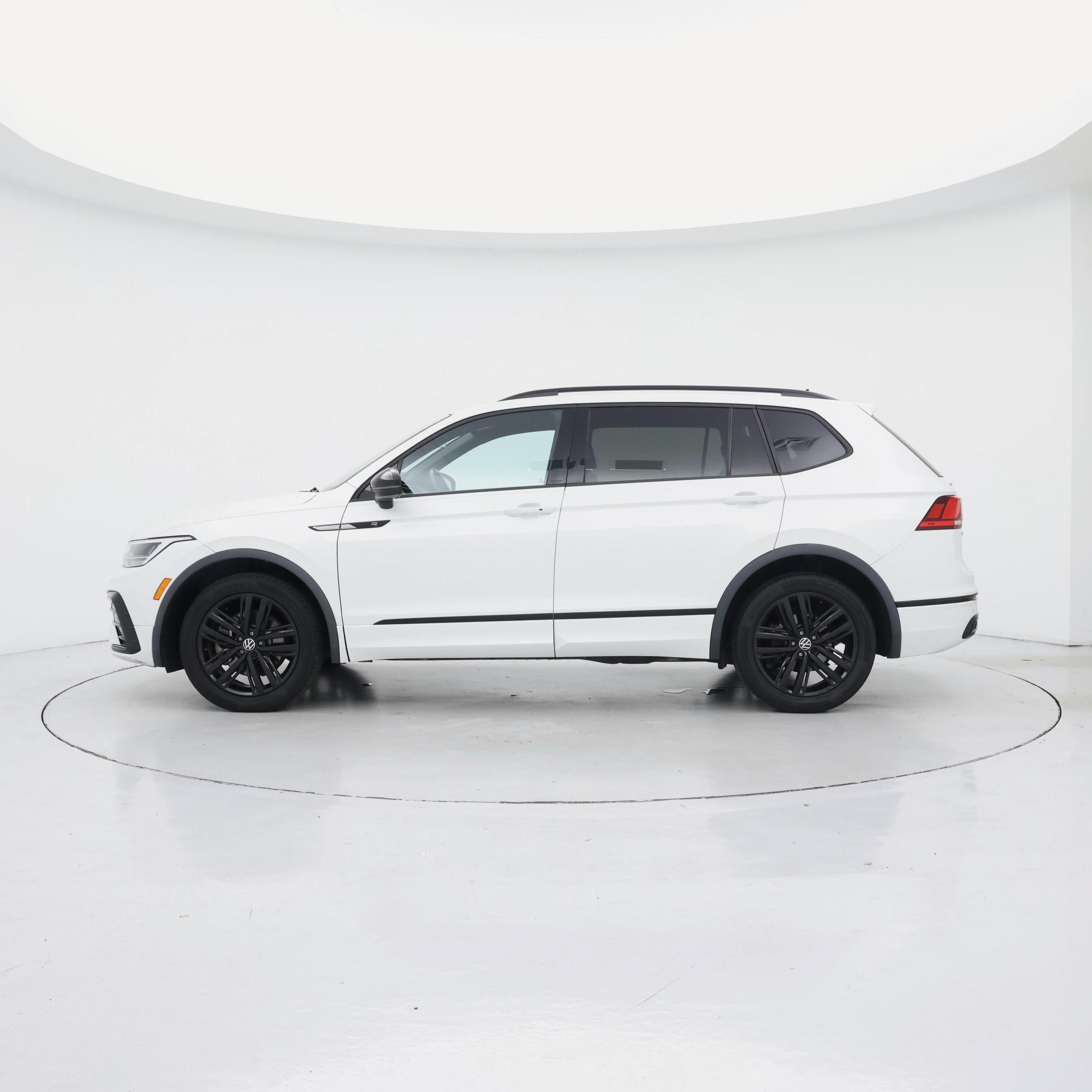 Thumbnail: 2022 Volkswagen Tiguan - 3