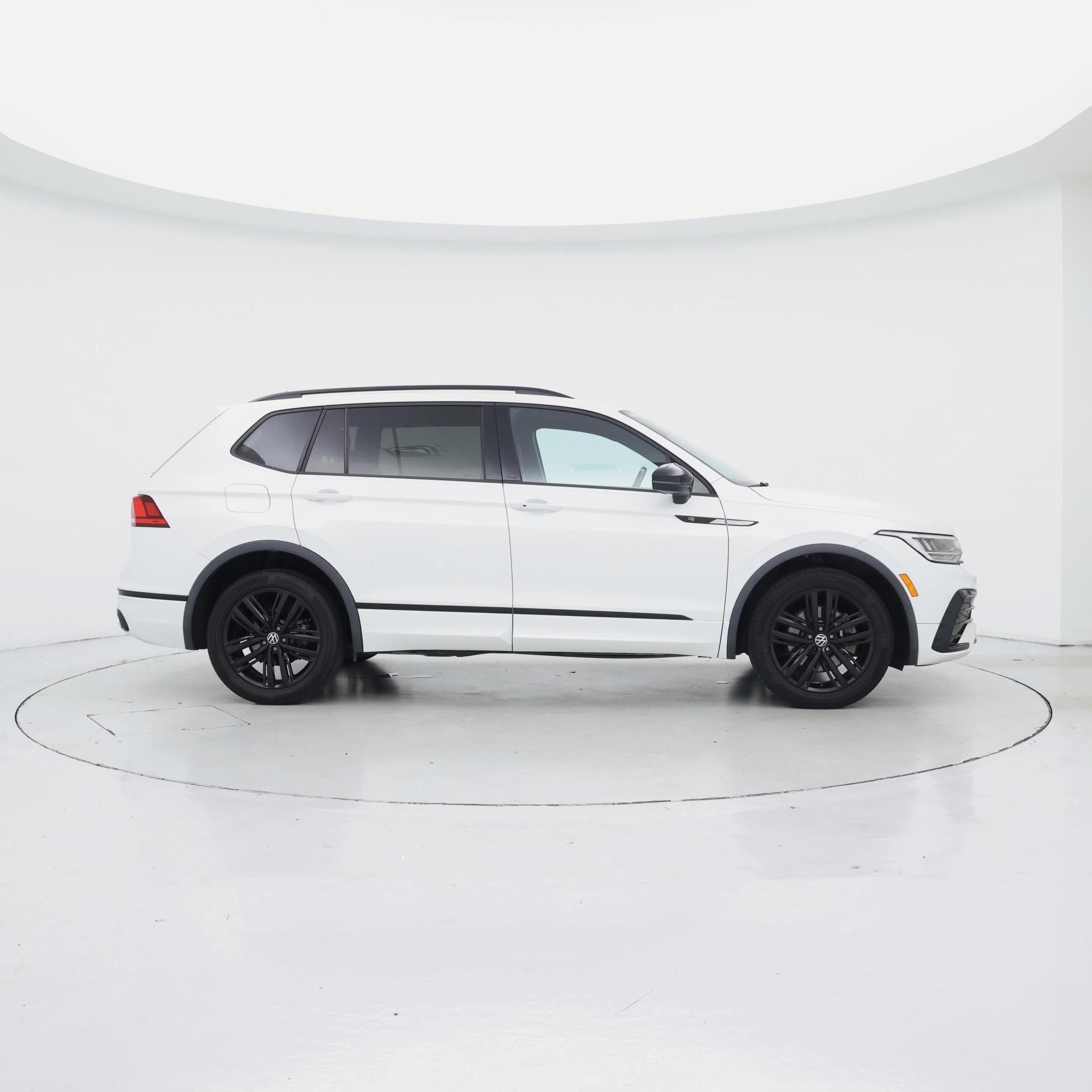 Thumbnail: 2022 Volkswagen Tiguan - 7