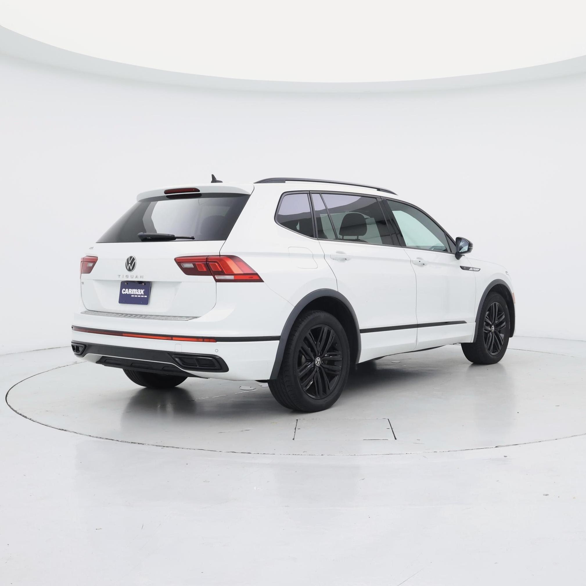Thumbnail: 2022 Volkswagen Tiguan - 8