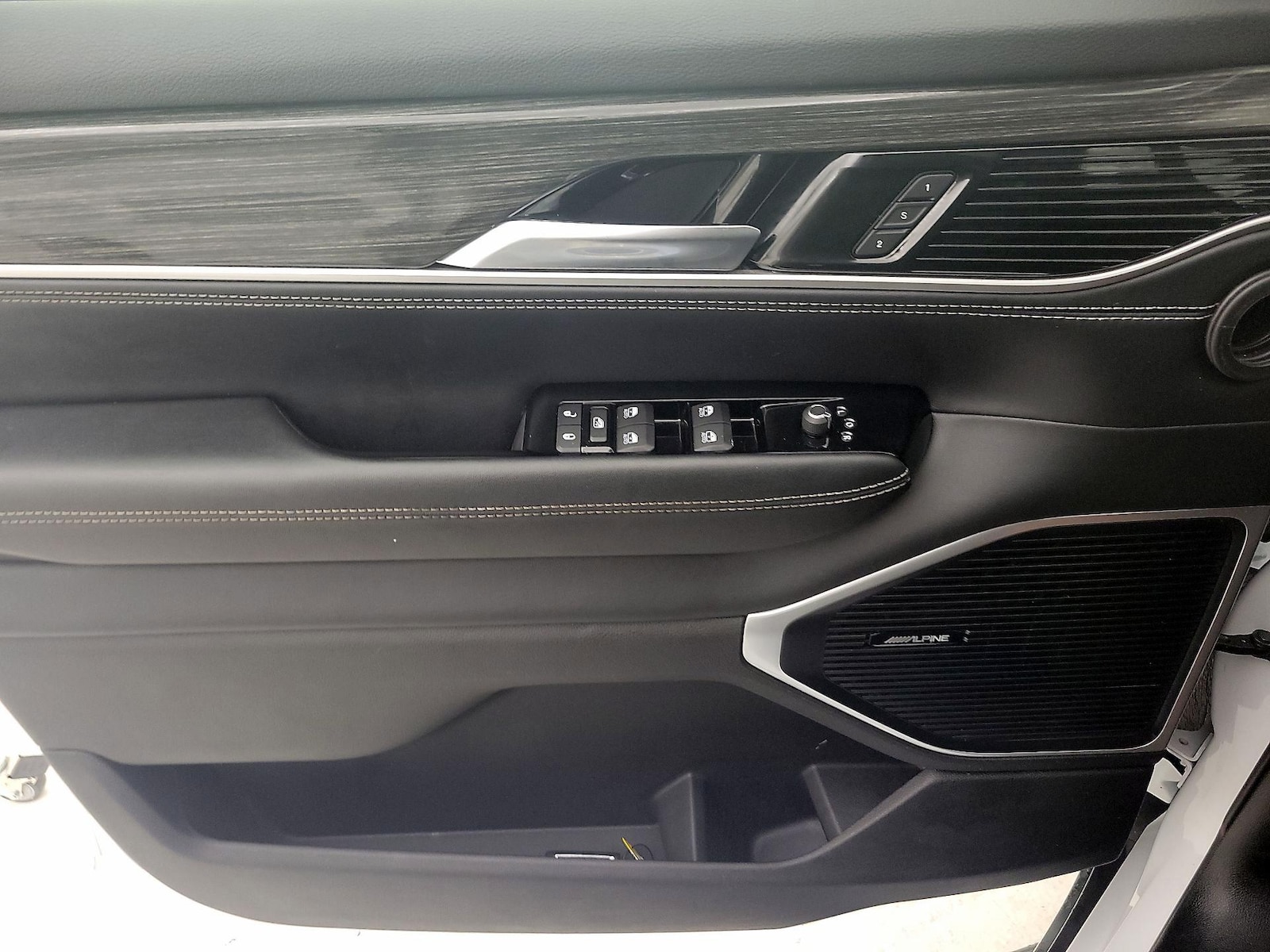 2022 Jeep Wagoneer Series III - Photo 13