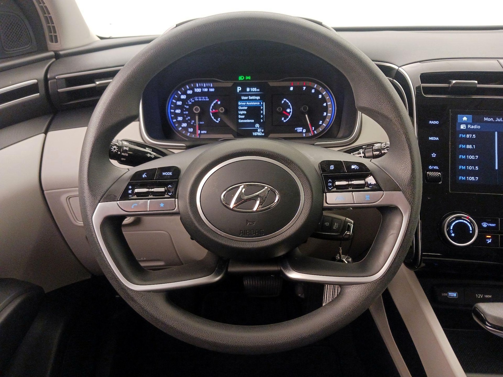 2023 Hyundai Tucson SE - Photo 11