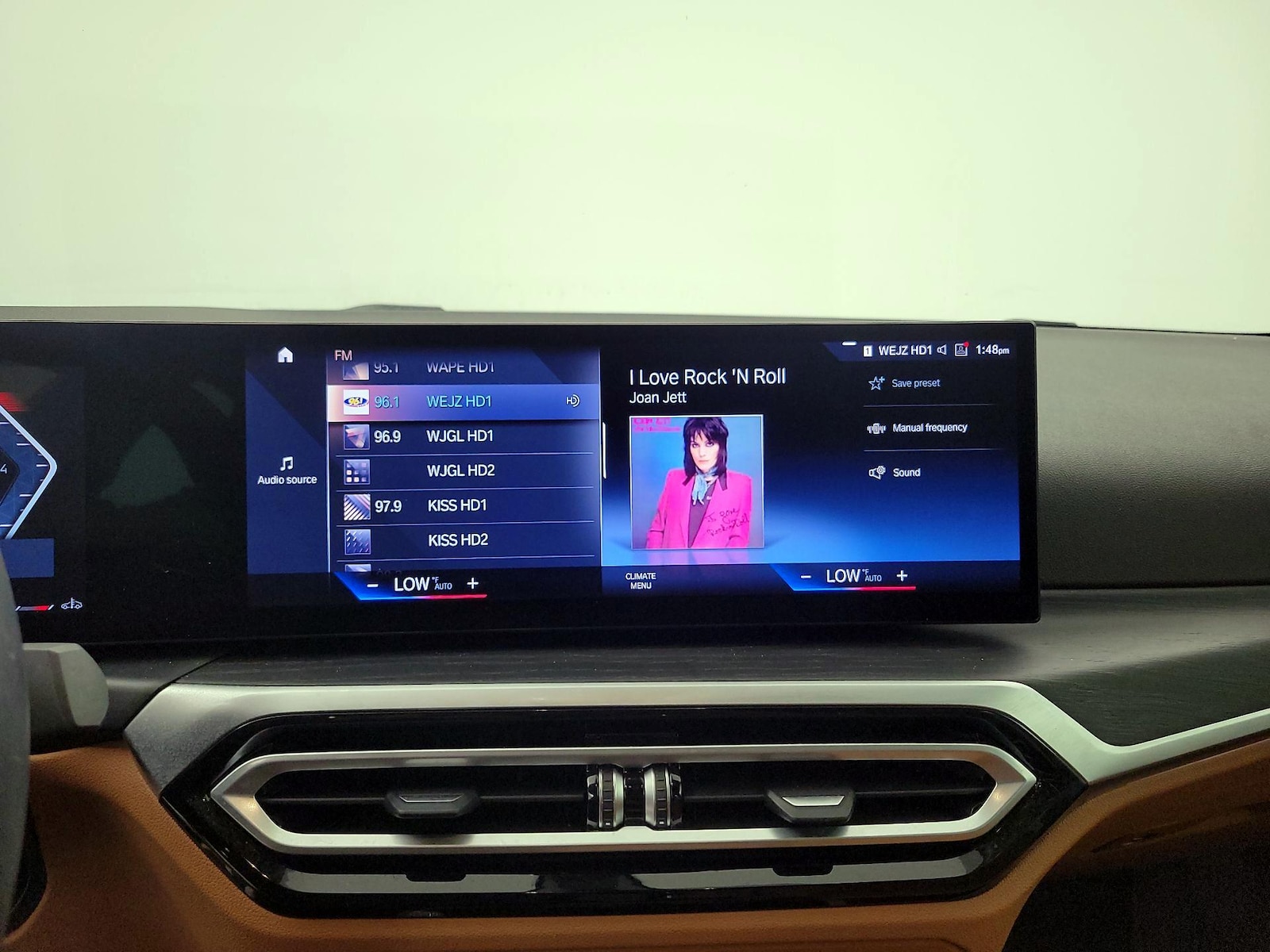 2024 BMW 3 Series 330i - Photo 17