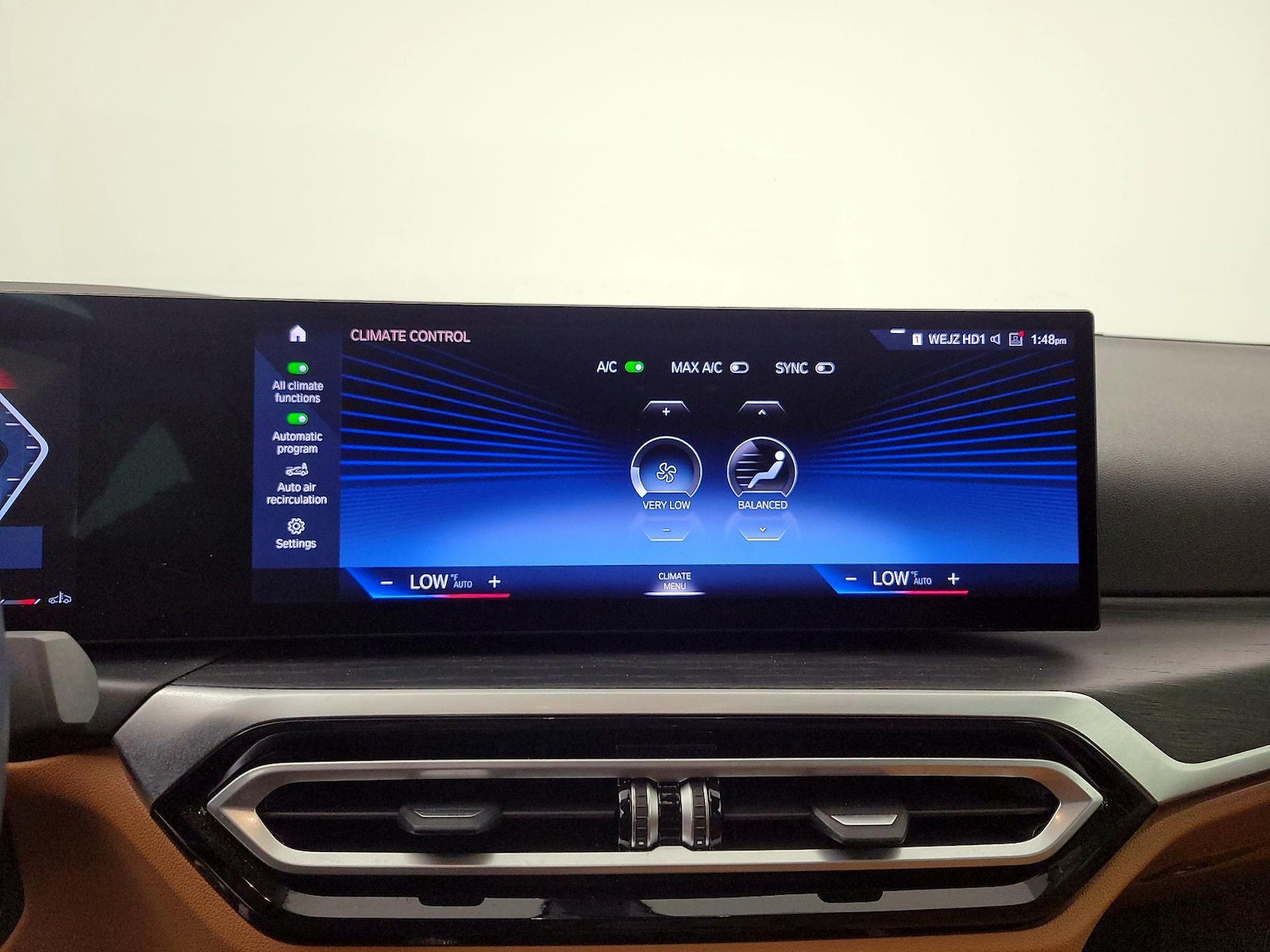 2024 BMW 3 Series 330i - Photo 18