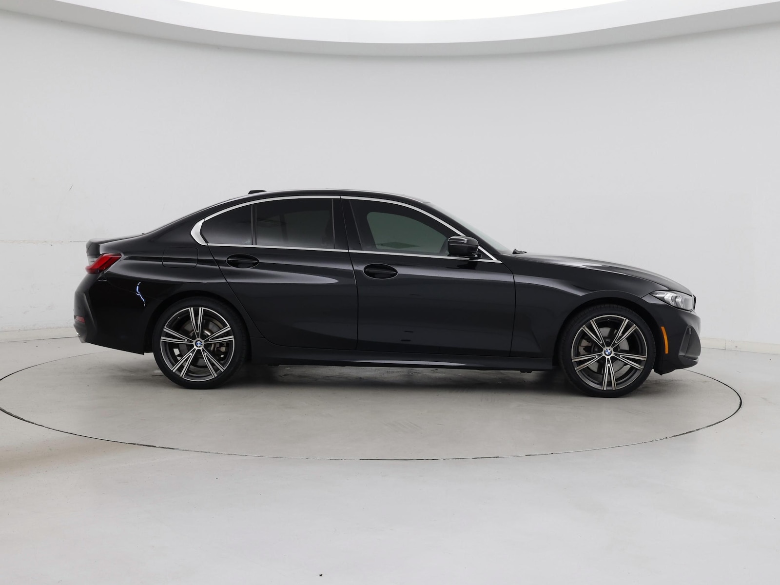 2024 BMW 3 Series 330i - Photo 8
