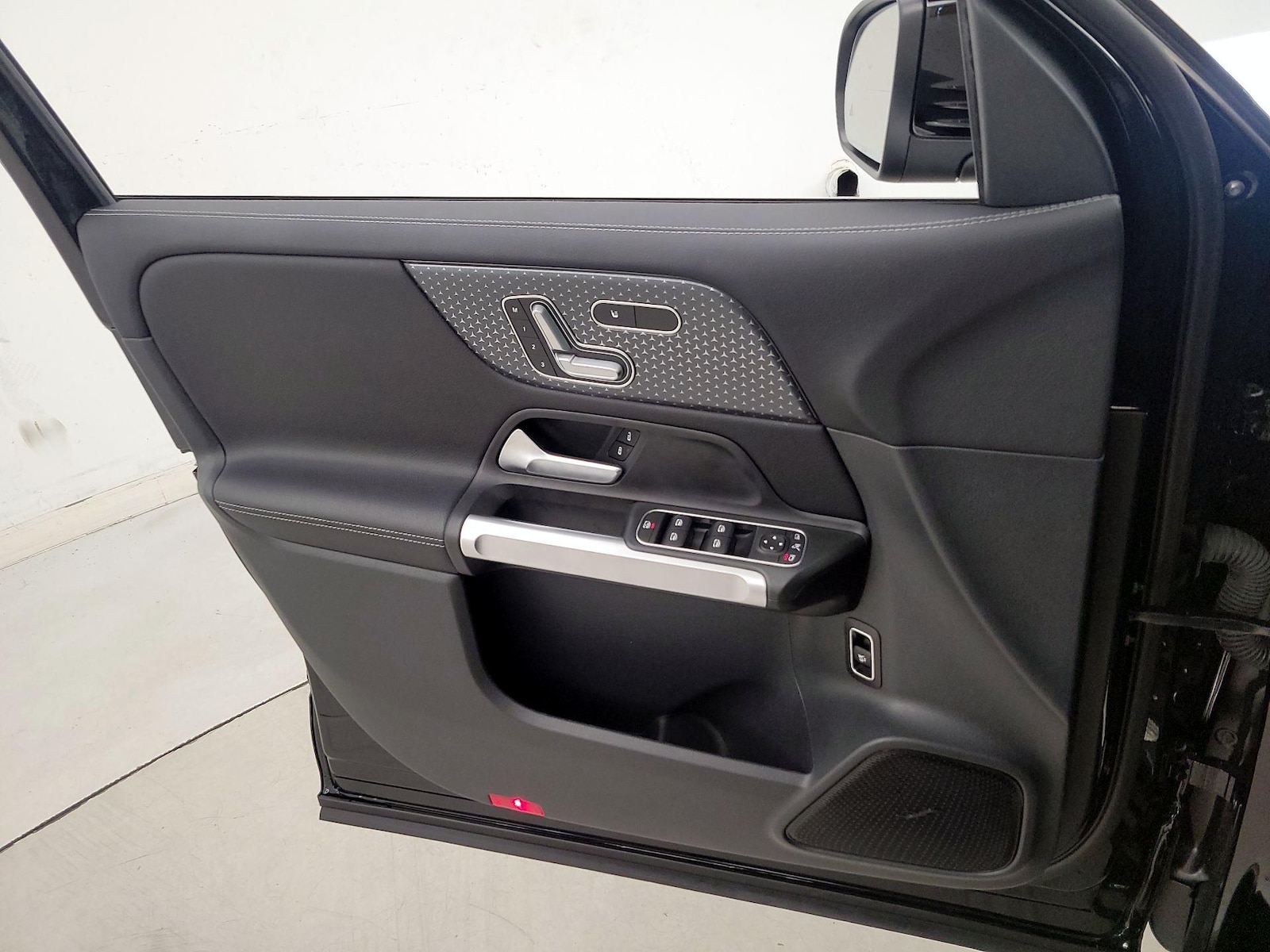 2025 Mercedes-Benz GLB Base - Photo 13