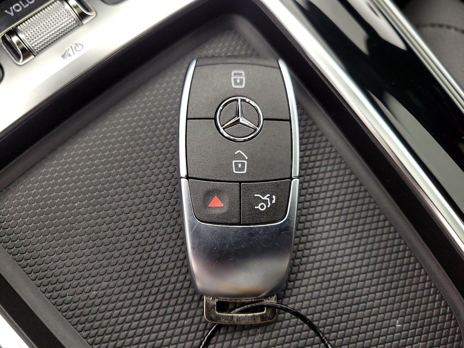2025 Mercedes-Benz GLB Base - Photo 25