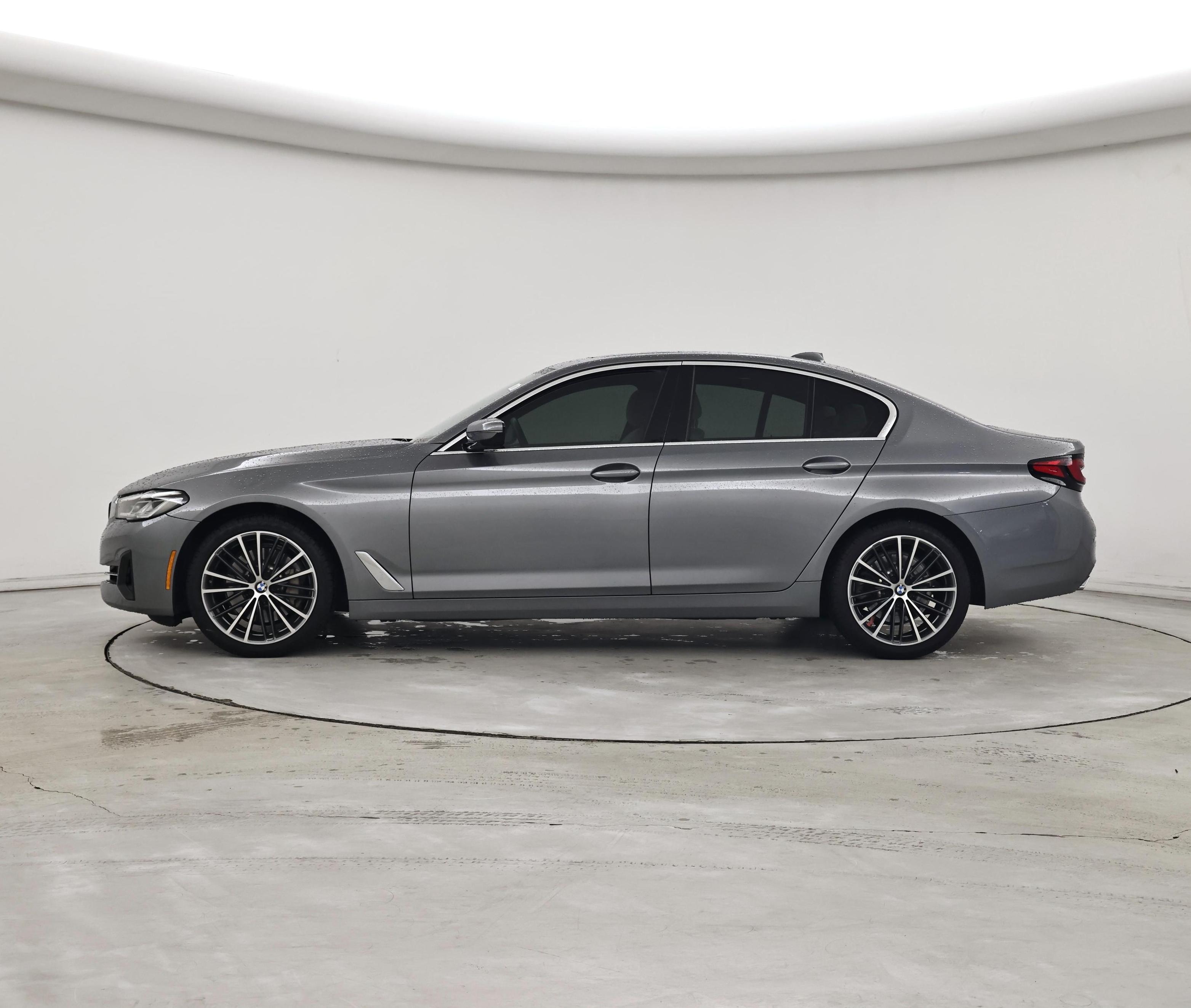 Thumbnail: 2023 BMW 5 Series - 3