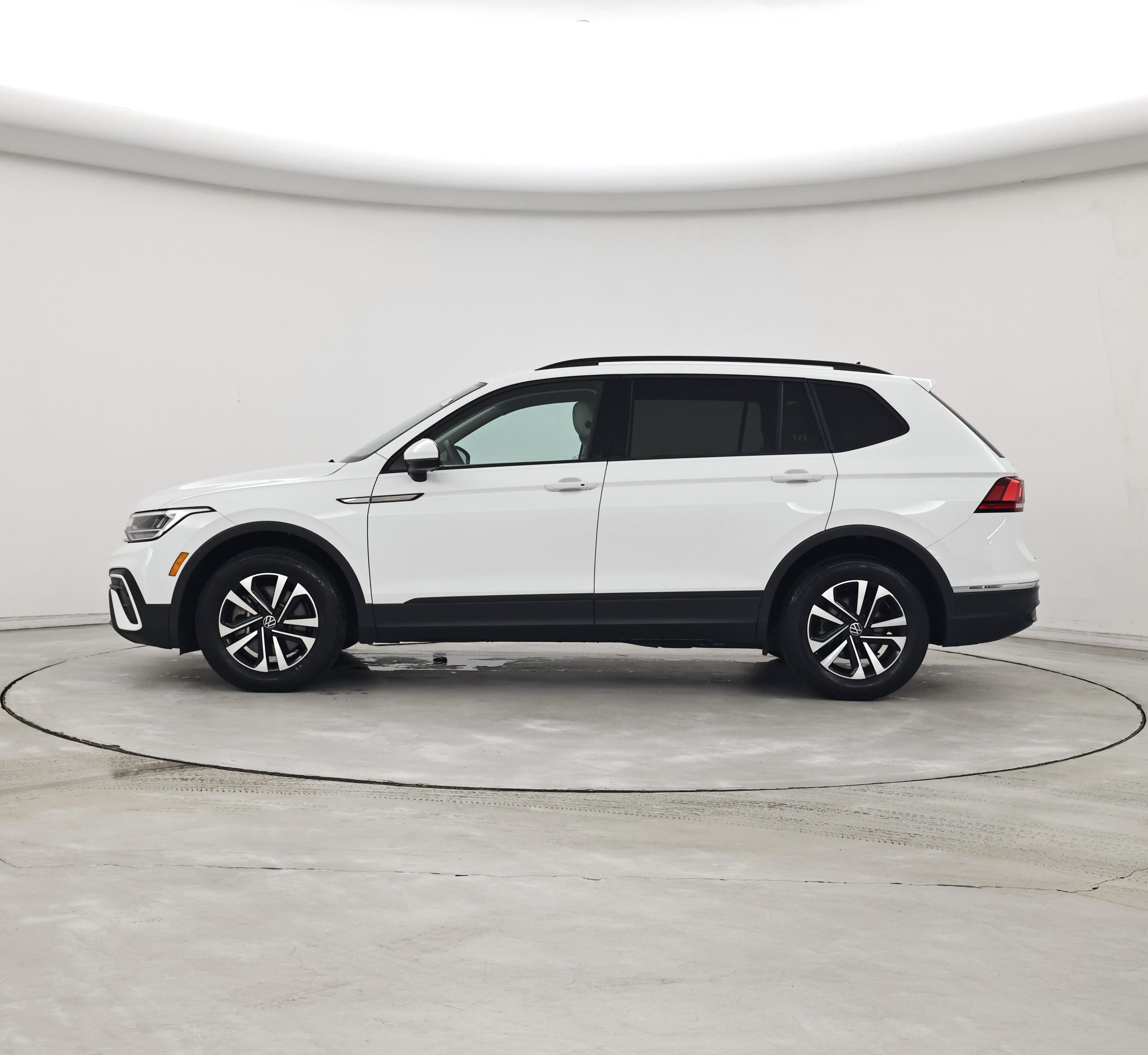 Thumbnail: 2024 Volkswagen Tiguan - 3
