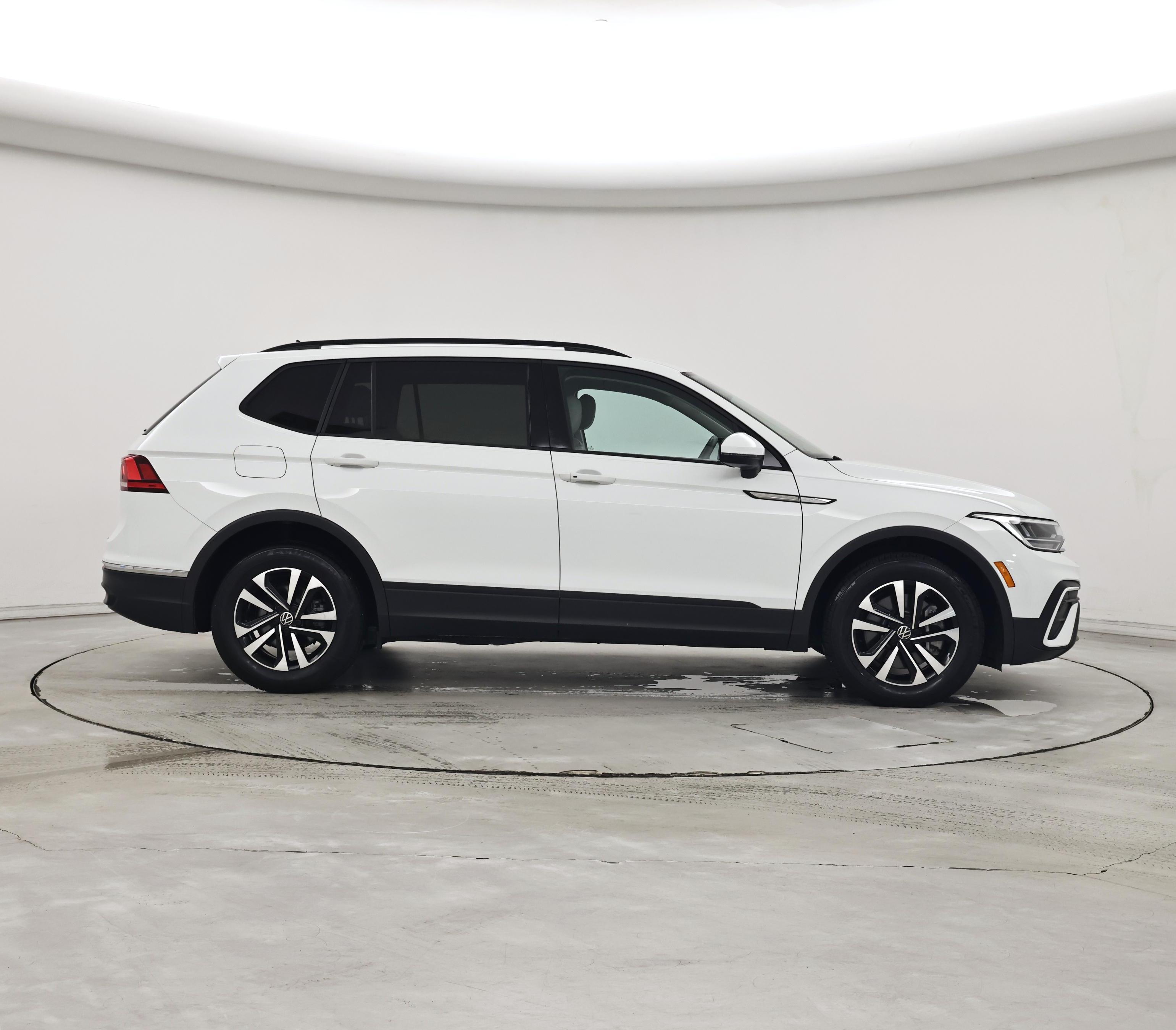 Thumbnail: 2024 Volkswagen Tiguan - 7